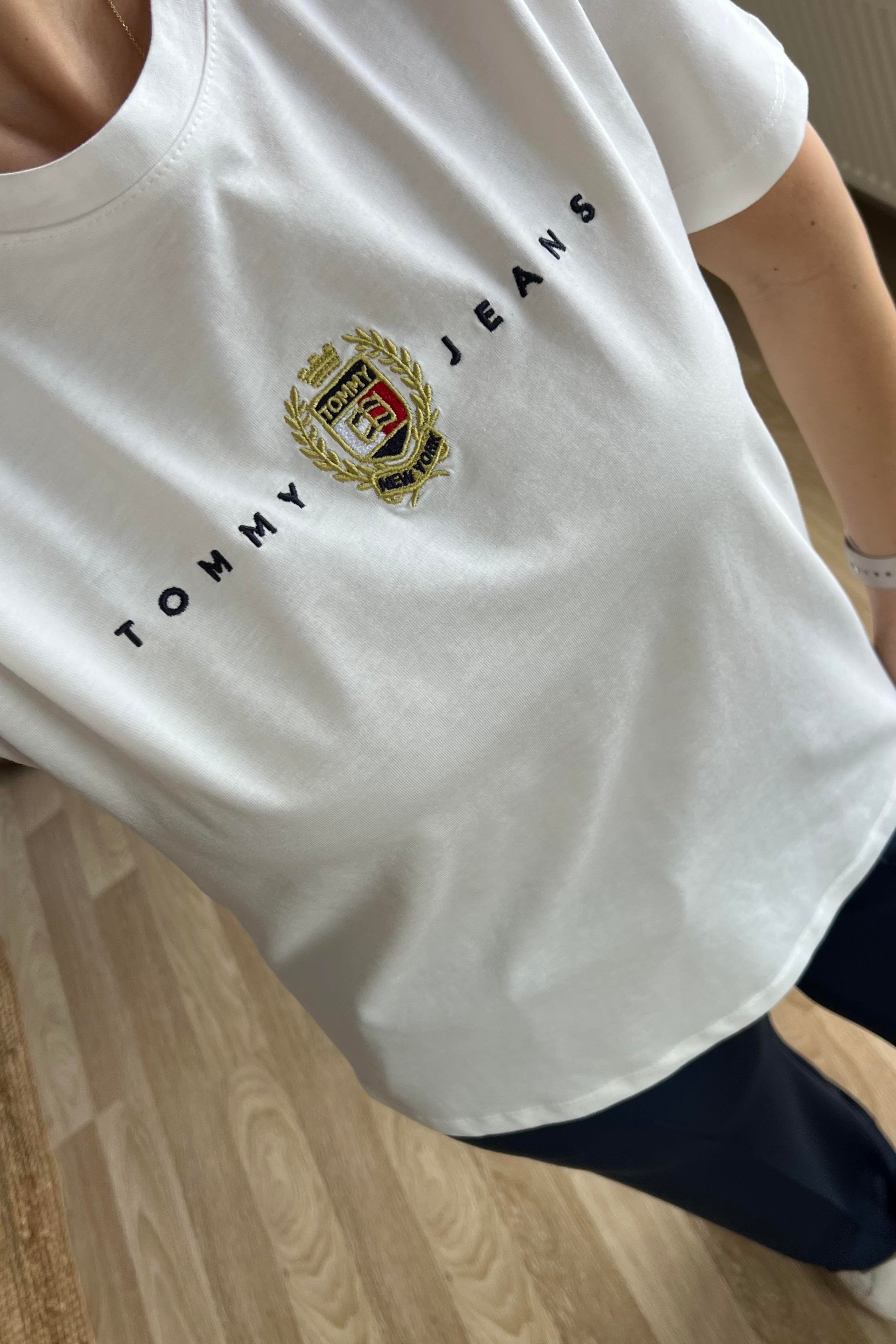 Beyaz TH Gold Logo Nakışlı Tshirt uygun fiyatlarda www.butikhola.com adresinde