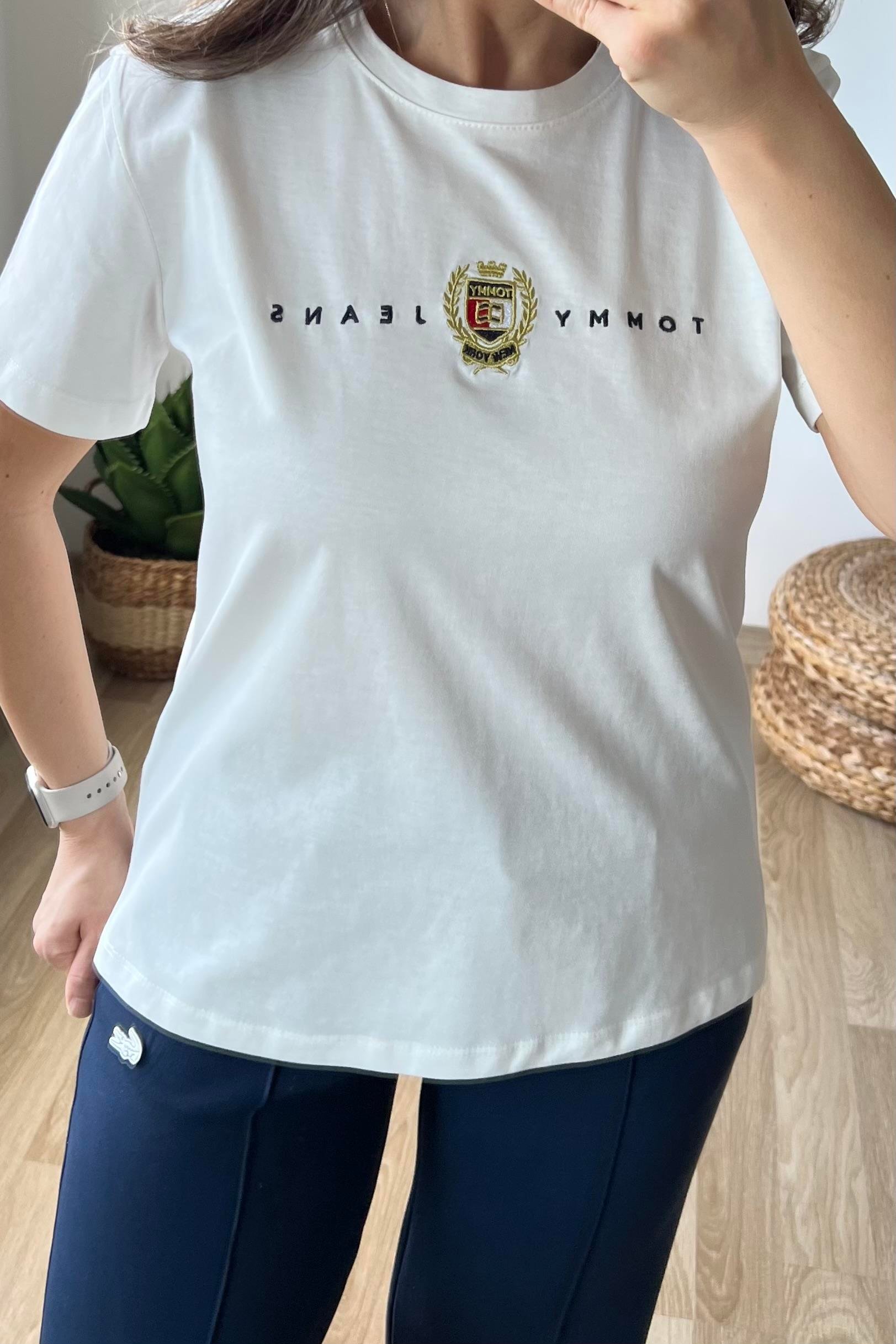 Beyaz TH Gold Logo Nakışlı Tshirt uygun fiyatlarda www.butikhola.com adresinde