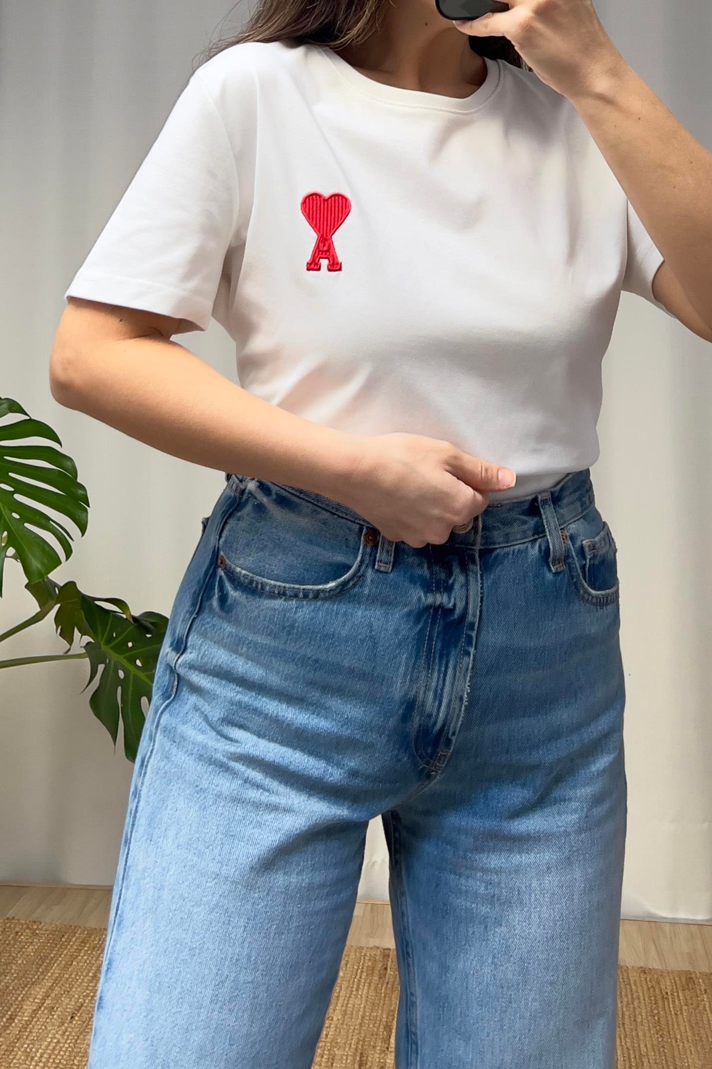 Beyaz Tok Dokulu Harf Nakışlı Tshirt uygun fiyatlarda www.butikhola.com adresinde
