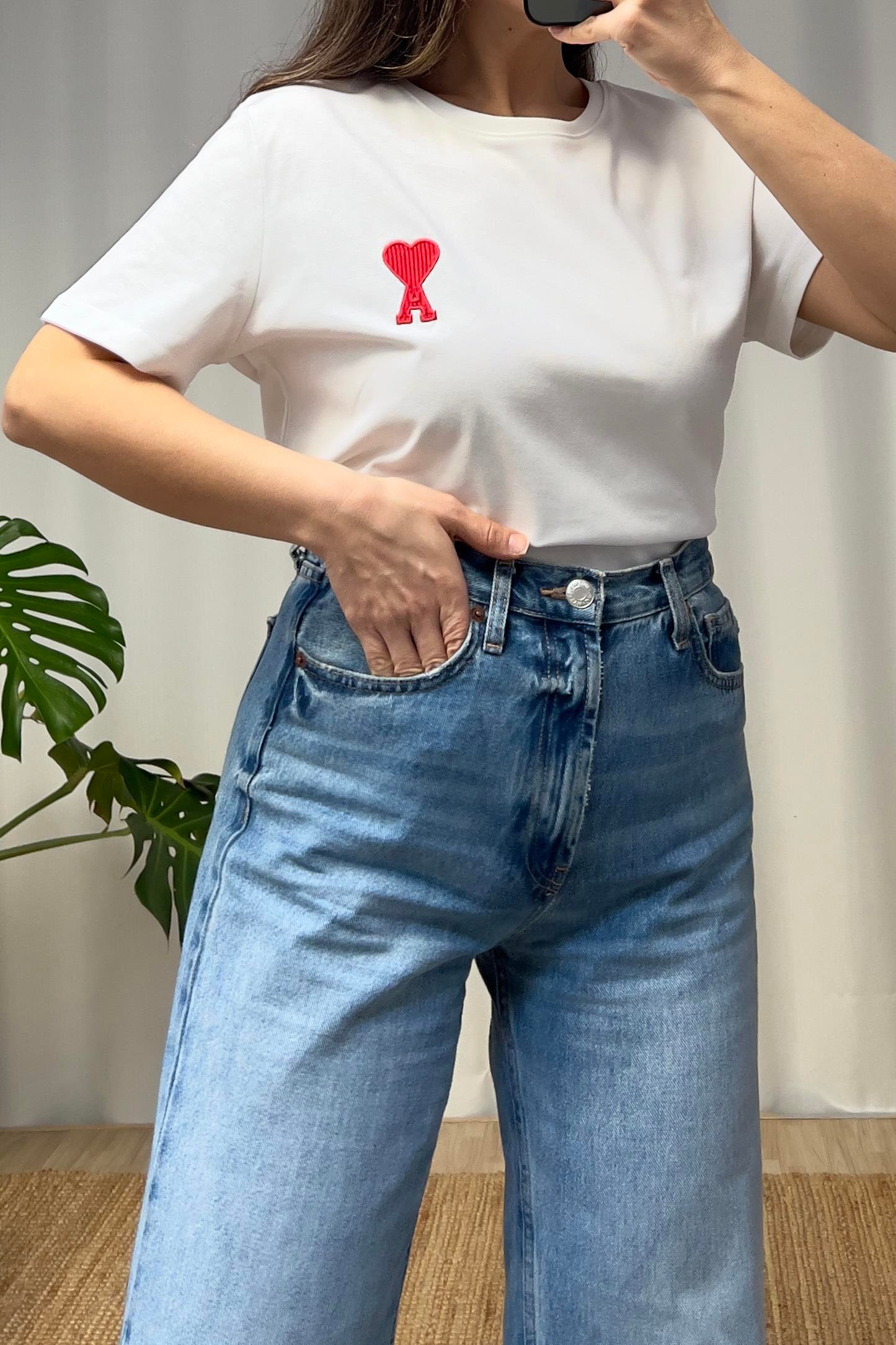 Beyaz Tok Dokulu Harf Nakışlı Tshirt uygun fiyatlarda www.butikhola.com adresinde