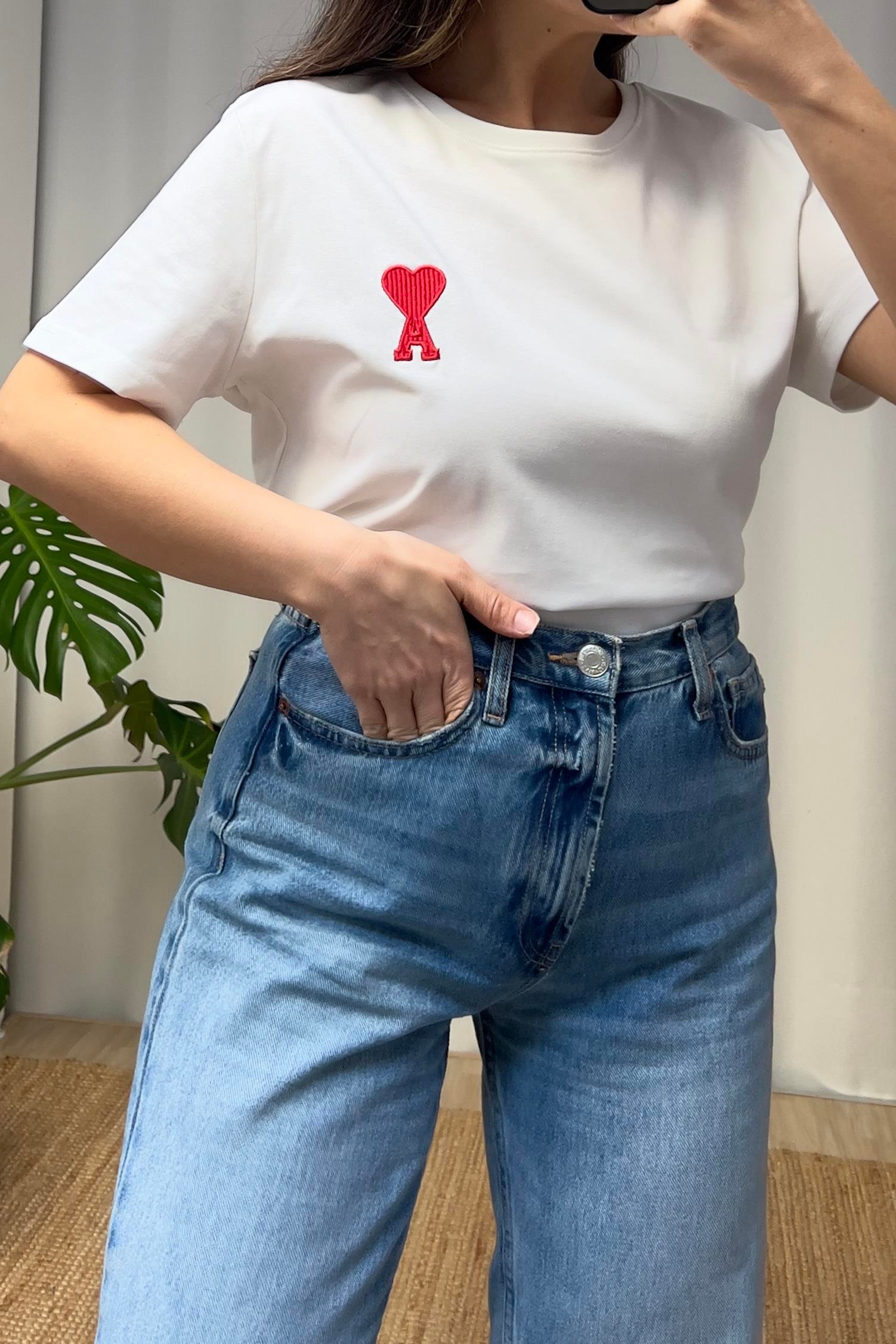 Beyaz Tok Dokulu Harf Nakışlı Tshirt uygun fiyatlarda www.butikhola.com adresinde