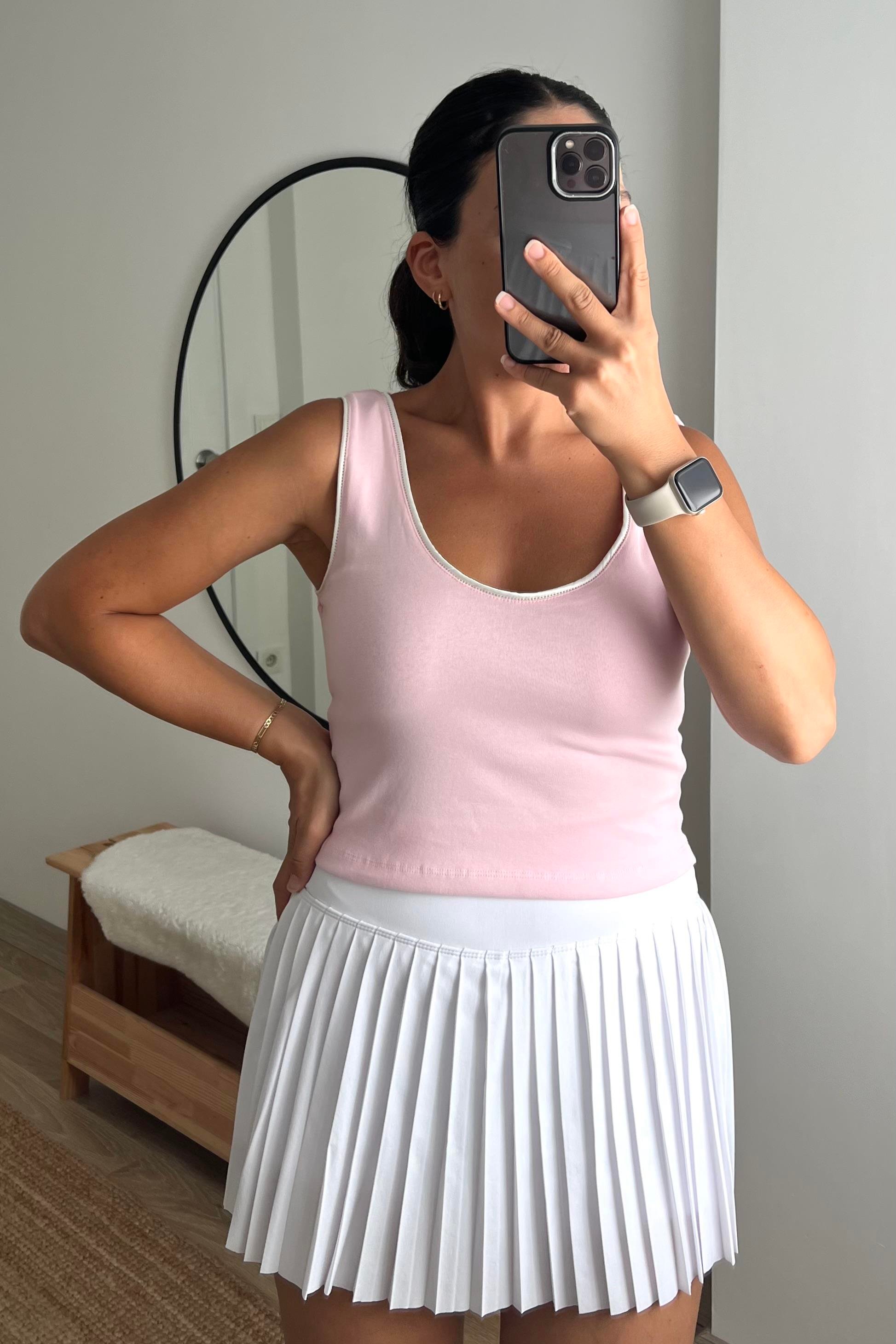 Beyaz Trn Pileli Şort Etek uygun fiyatlarda www.butikhola.com adresinde