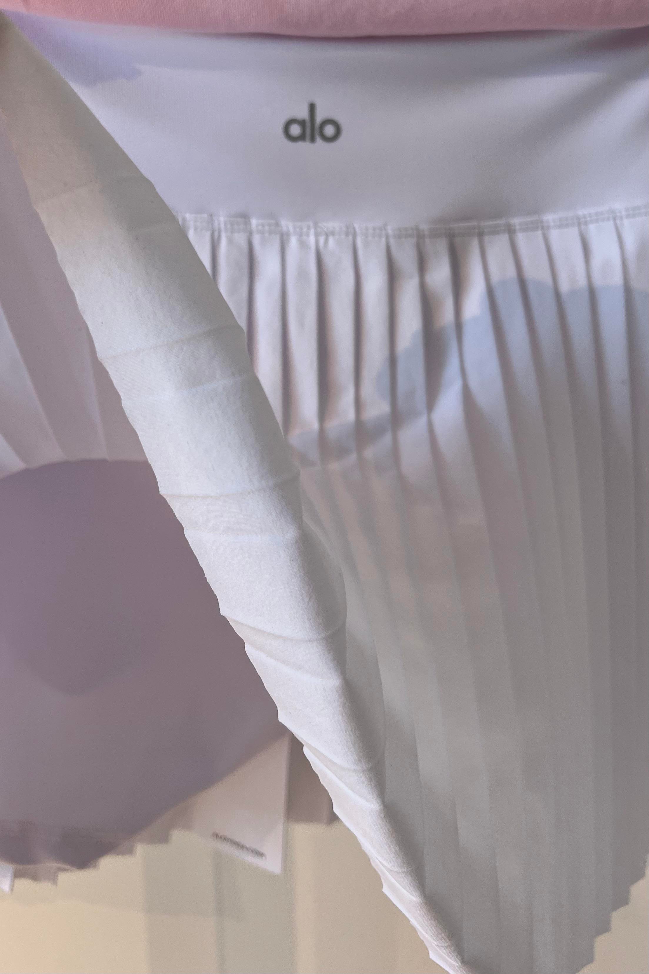 Beyaz Trn Pileli Şort Etek uygun fiyatlarda www.butikhola.com adresinde