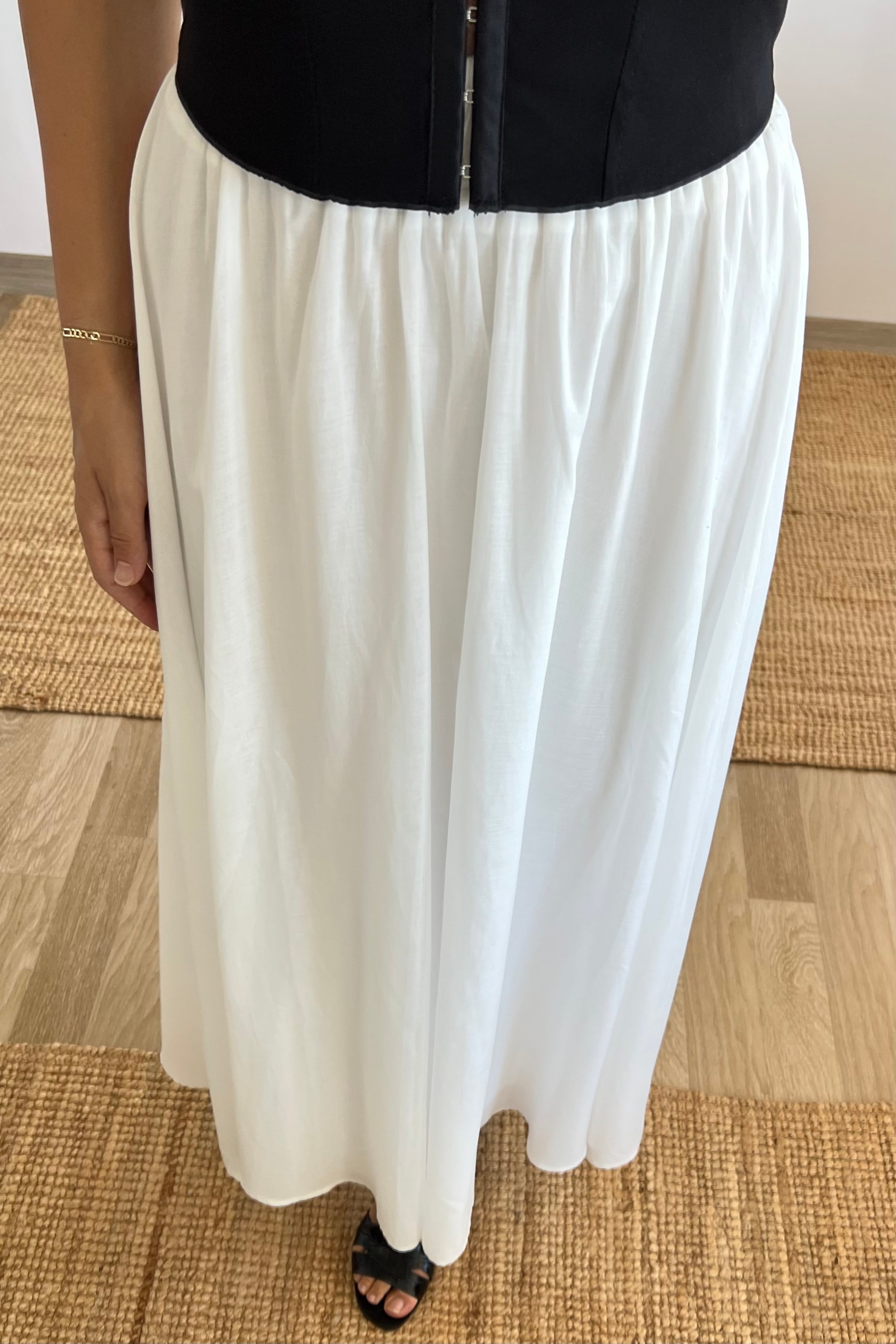 Beyaz Uzun Astarlı Beli Lastikli Etek uygun fiyatlarda www.butikhola.com adresinde
