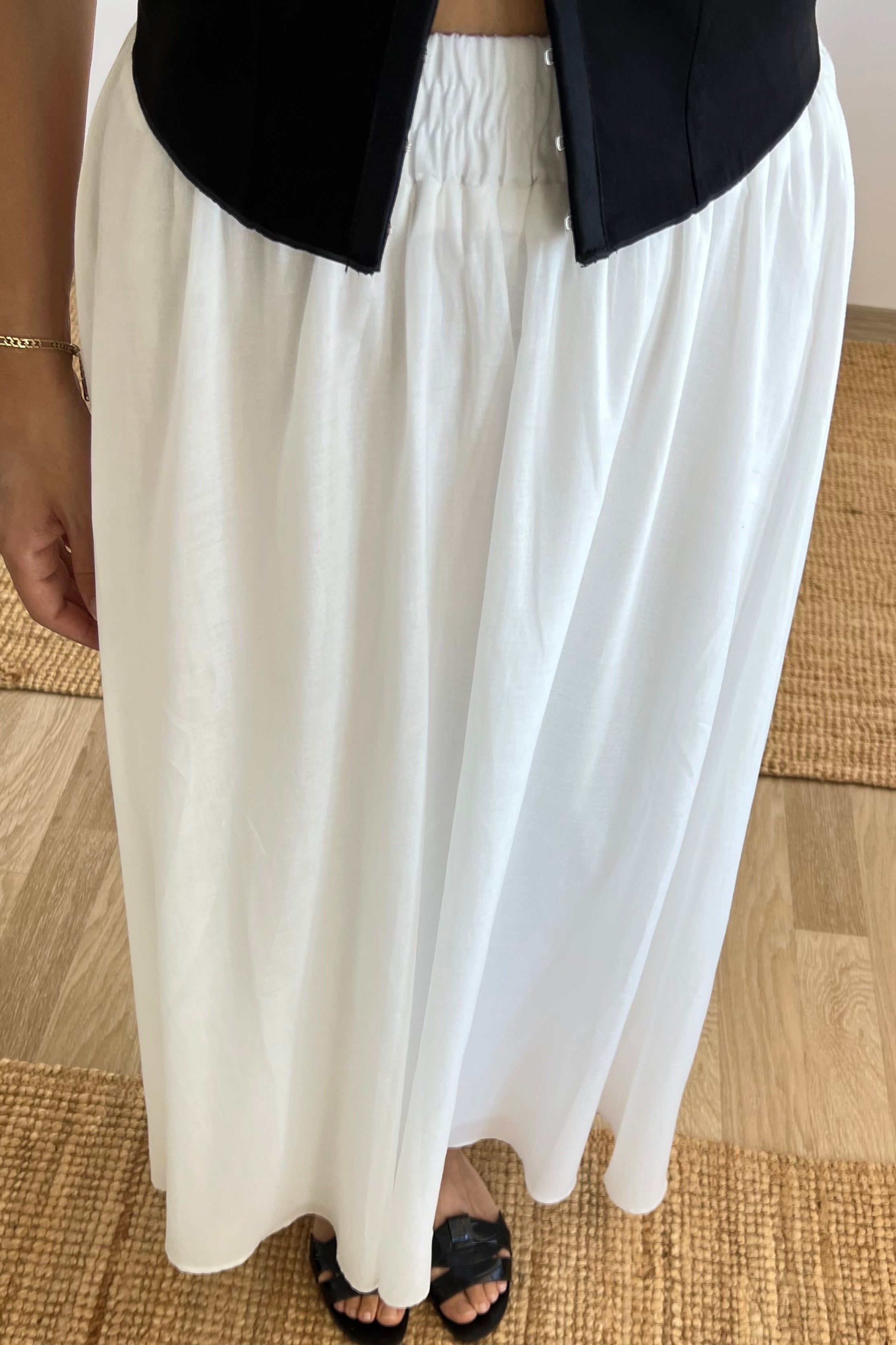 Beyaz Uzun Astarlı Beli Lastikli Etek uygun fiyatlarda www.butikhola.com adresinde