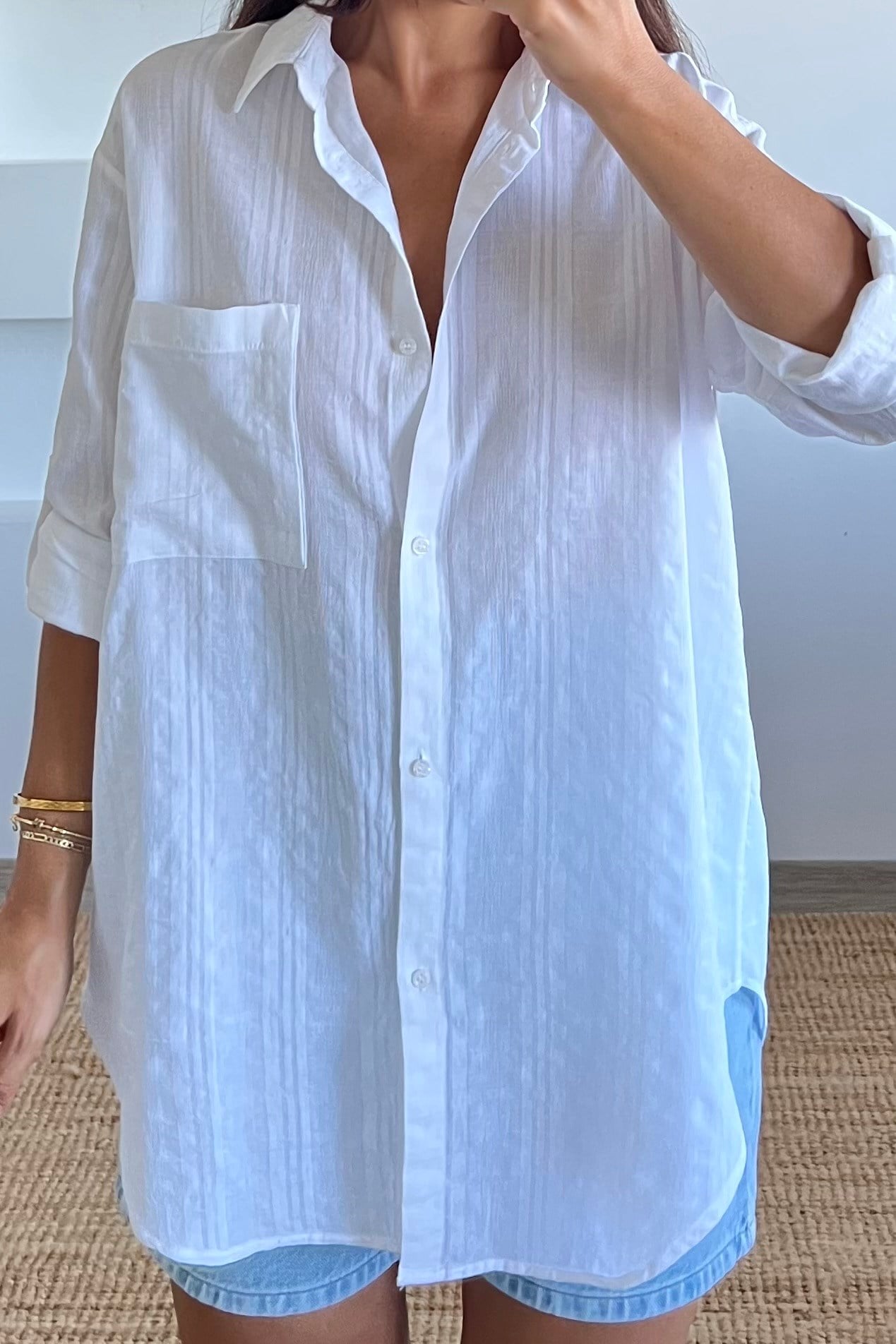 Beyaz Uzun Dokulu Gömlek uygun fiyatlarda www.butikhola.com adresinde