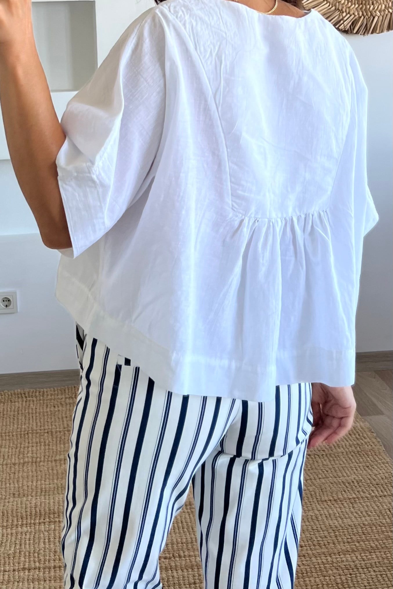 Beyaz V Yaka Oversize Keten Bluz uygun fiyatlarda www.butikhola.com adresinde