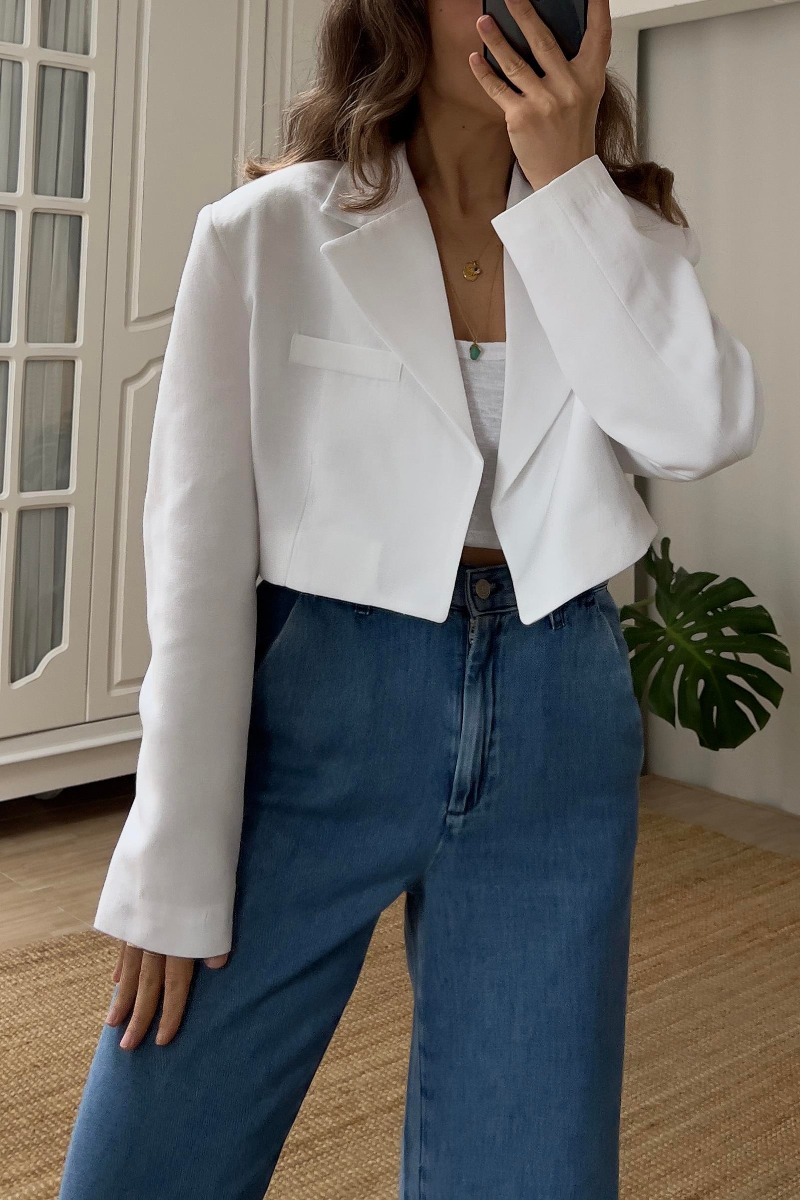Beyaz Vatkalı Crop Keten Ceket uygun fiyatlarda www.butikhola.com adresinde