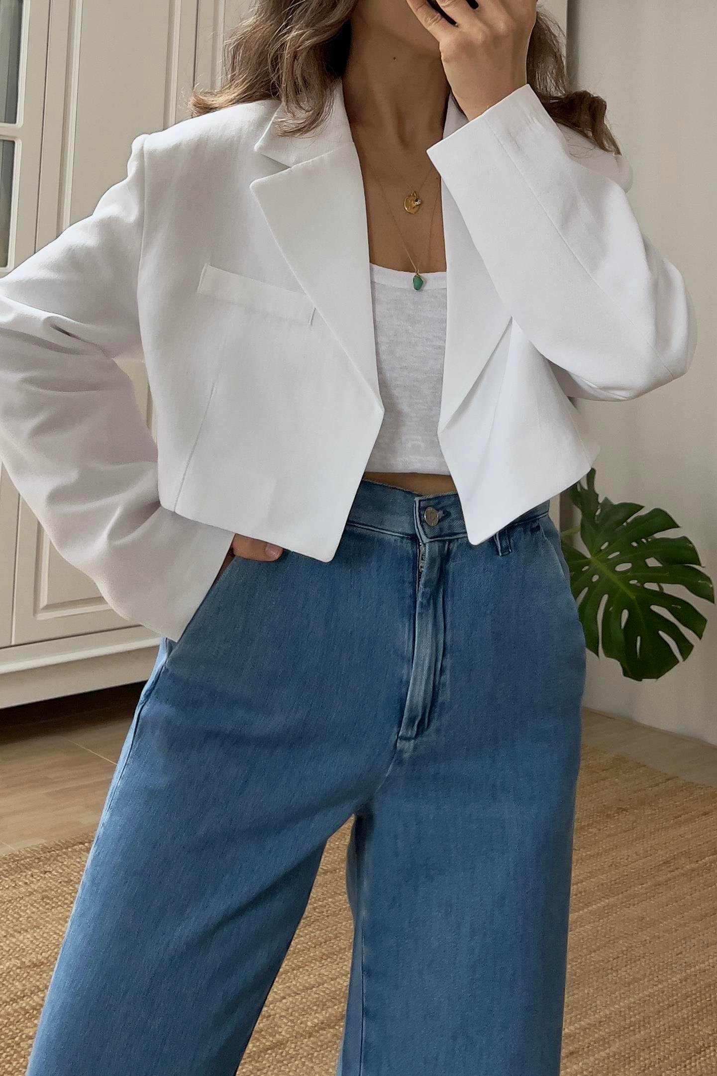 Beyaz Vatkalı Crop Keten Ceket uygun fiyatlarda www.butikhola.com adresinde