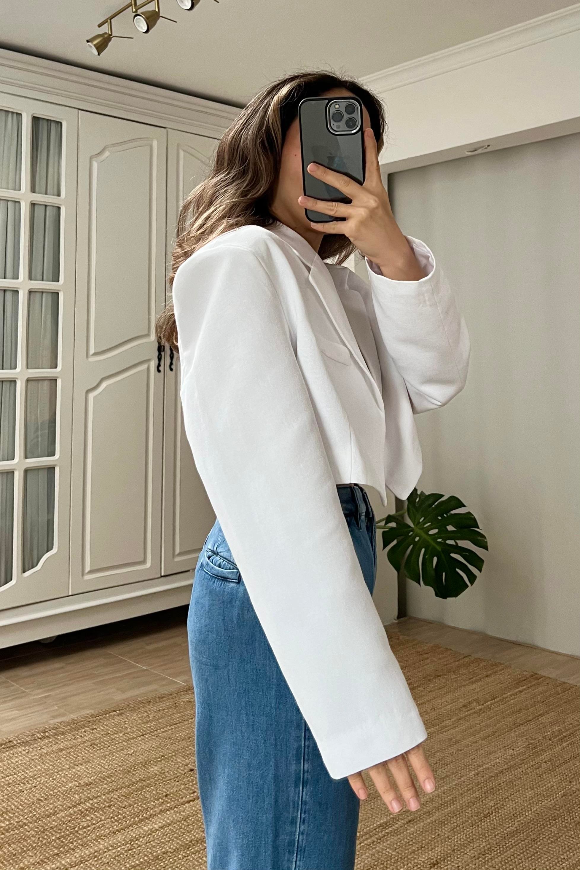 Beyaz Vatkalı Crop Keten Ceket uygun fiyatlarda www.butikhola.com adresinde