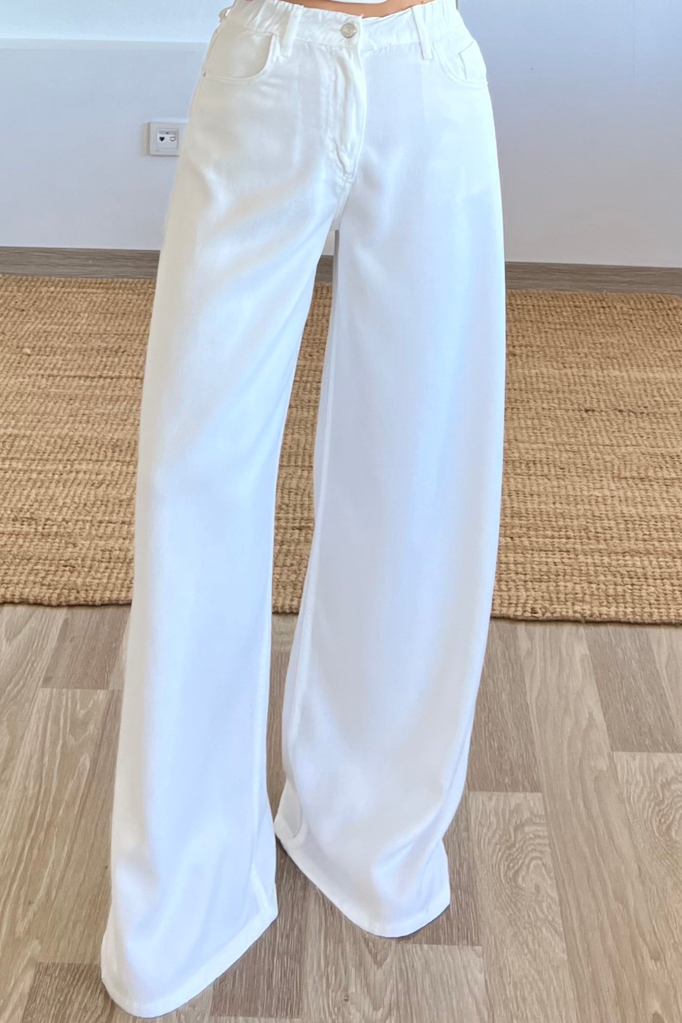 Beyaz Yumuşak Dokulu Beli Lastikli Jean uygun fiyatlarda www.butikhola.com adresinde