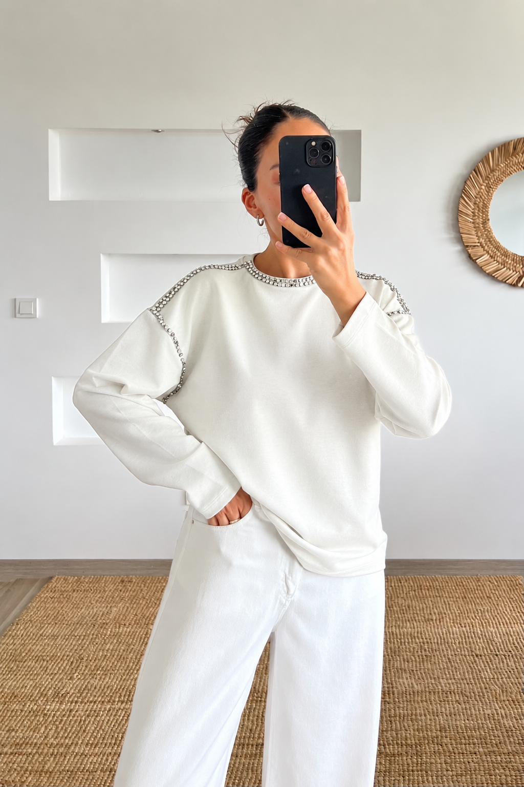Beyaz Yumuşak Dokulu Taş Çakımlı Sweat uygun fiyatlarda www.butikhola.com adresinde