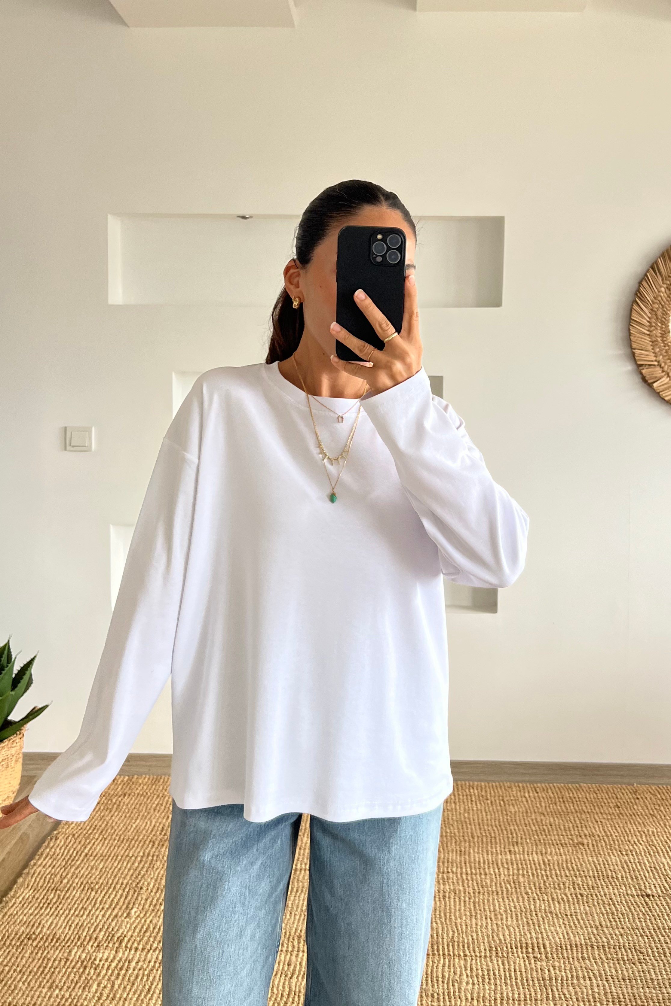 Beyaz Yumuşak Dokulu Uzun Kollu Sweat uygun fiyatlarda www.butikhola.com adresinde