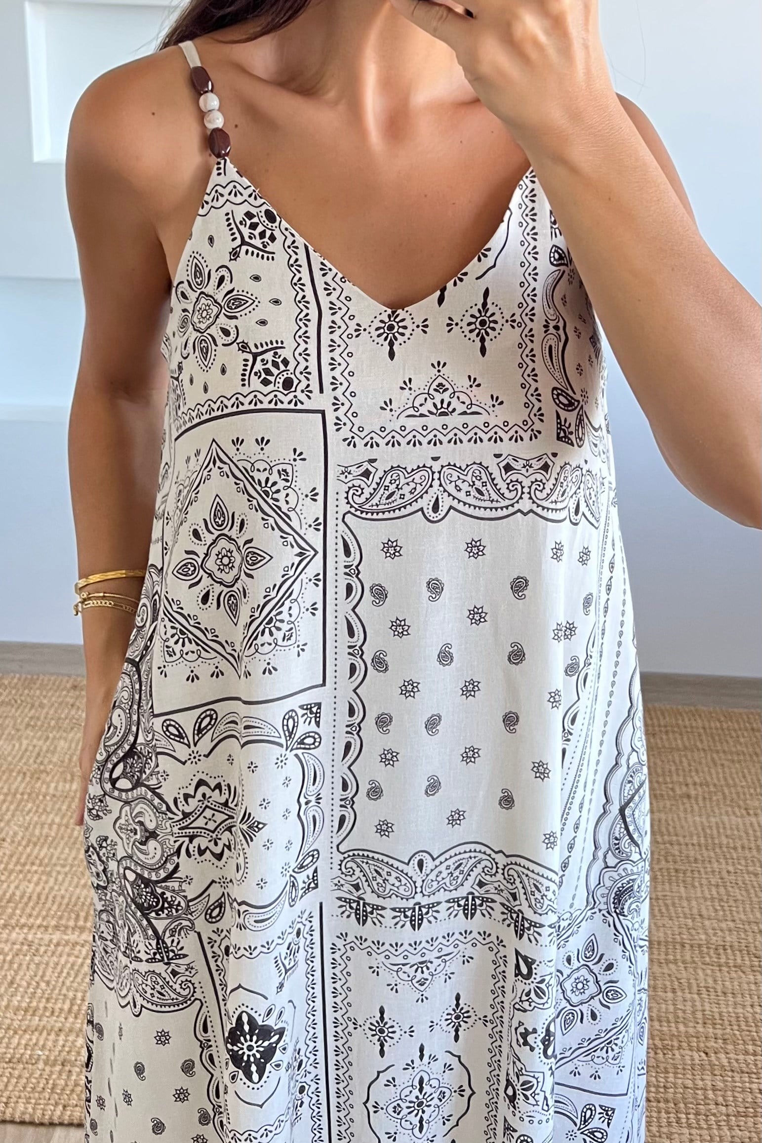 Boncuk Detaylı Eteği püsküllü elbise uygun fiyatlarda www.butikhola.com adresinde