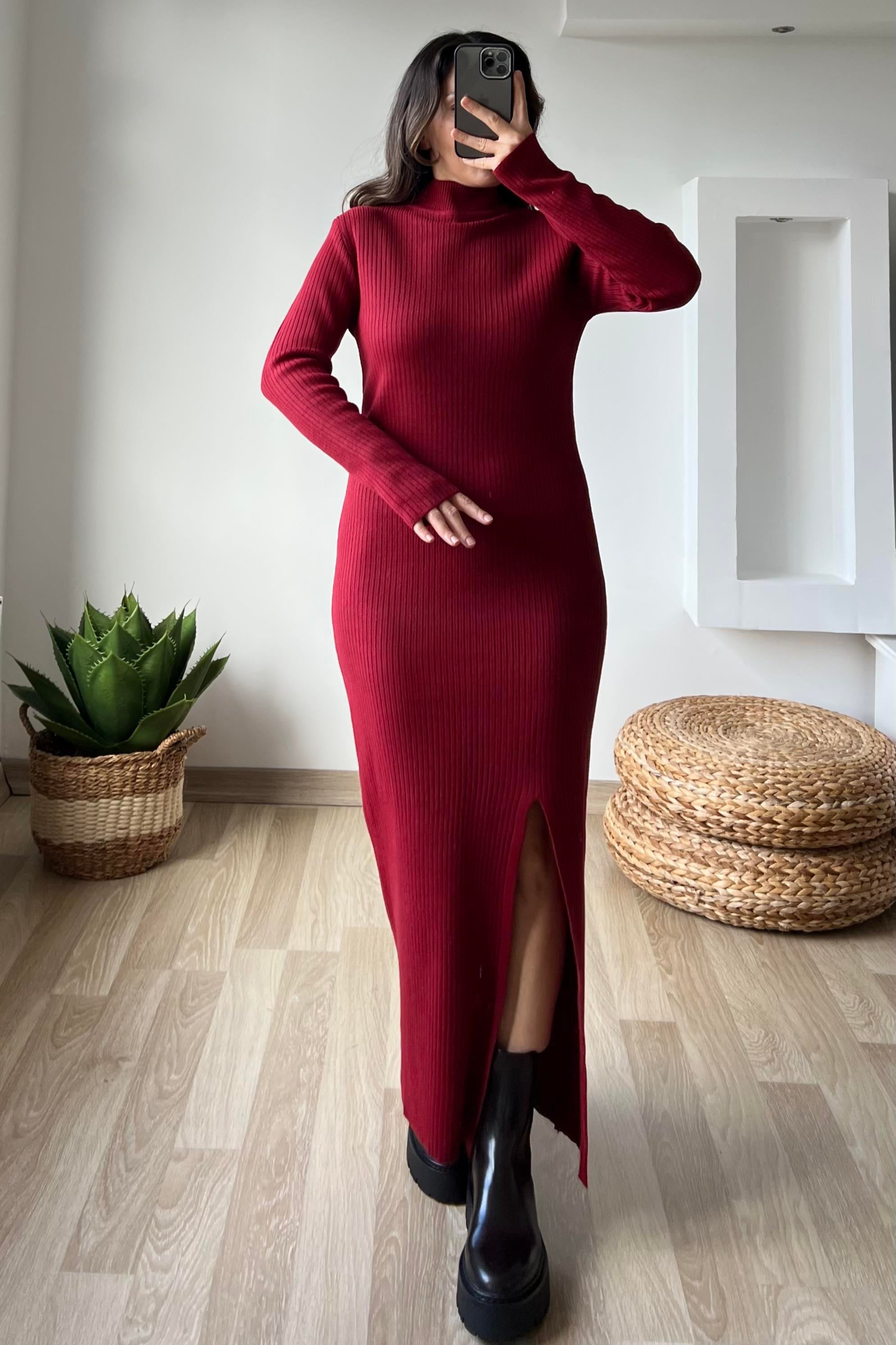 Bordo Dik Yaka Yırtmaç Detaylı Triko Elbise uygun fiyatlarda www.butikhola.com adresinde