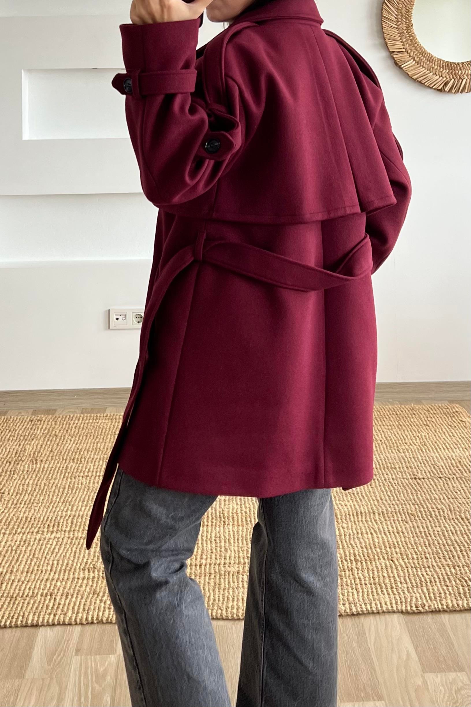 Bordo Kuşaklı Ara Boy Kaşe Kaban uygun fiyatlarda www.butikhola.com adresinde