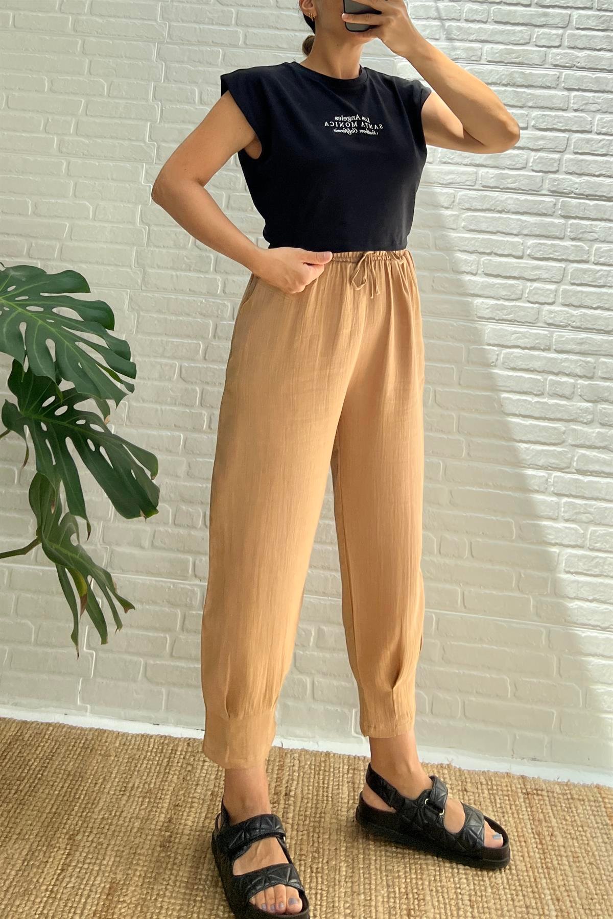 Camel Beli Lastikli Paçası Pileli Müslin Pantolon uygun fiyatlarda www.butikhola.com adresinde