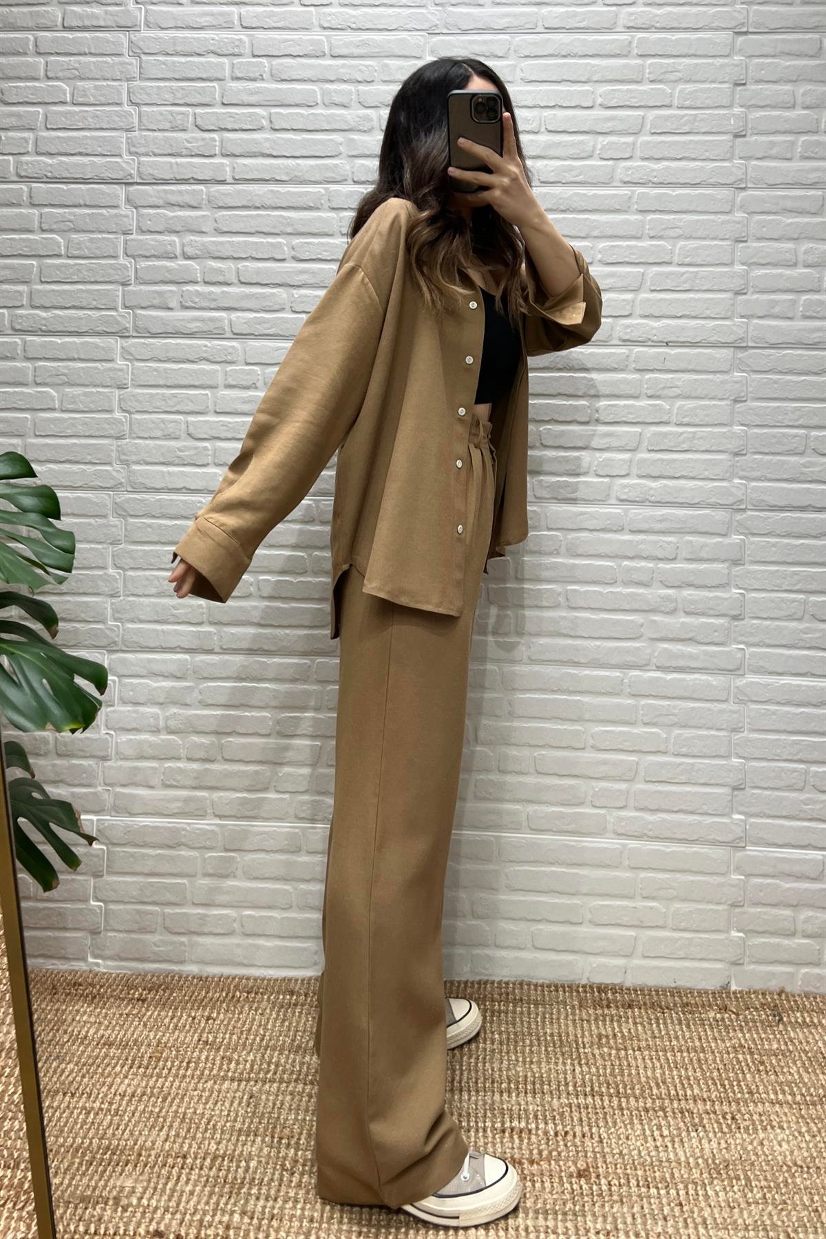 Camel Keten Sedef Düğmeli Gömlek Pantolon Takım uygun fiyatlarda www.butikhola.com adresinde
