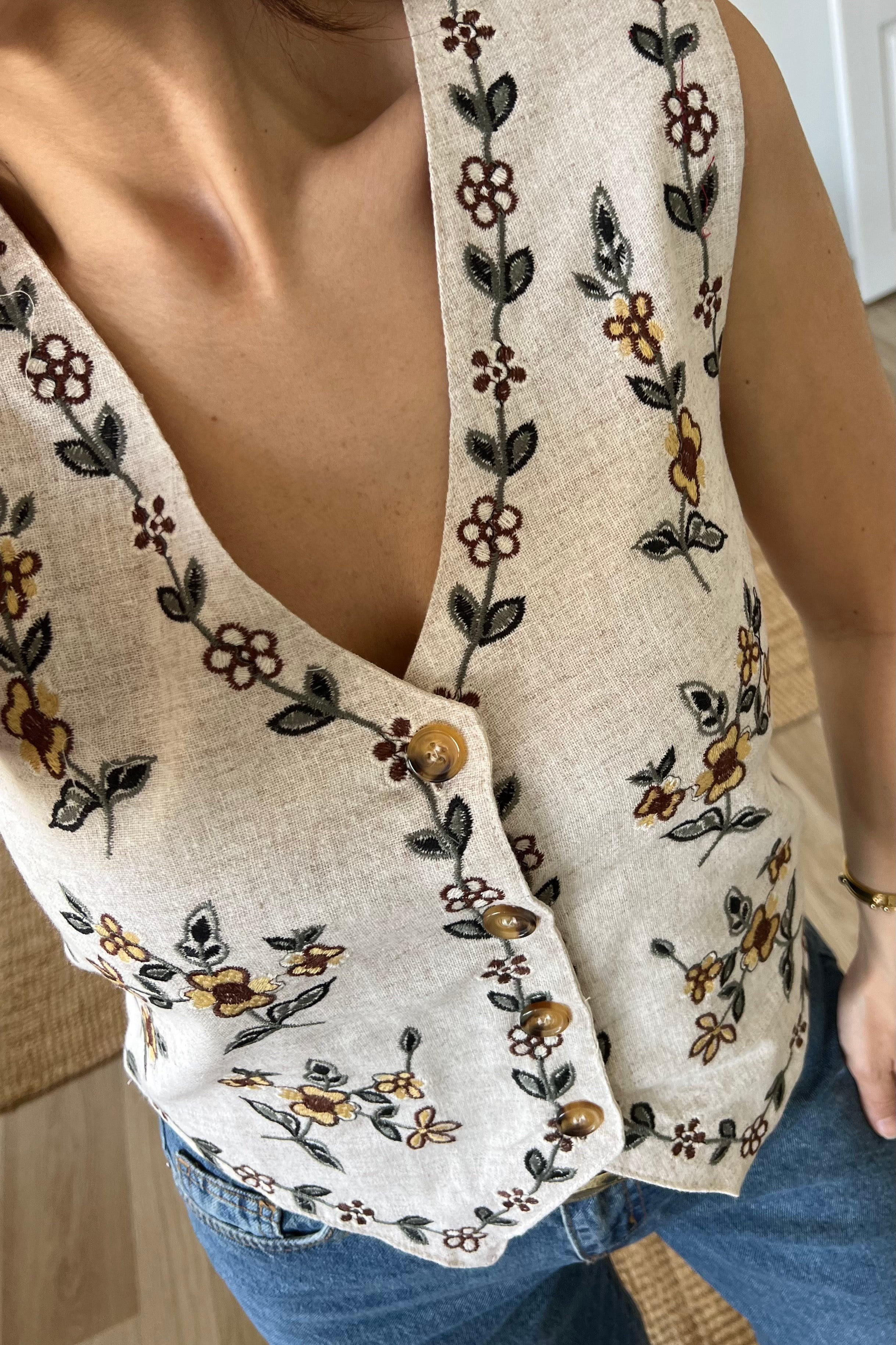 Çiçek Nakışlı Vintage Yelek uygun fiyatlarda www.butikhola.com adresinde