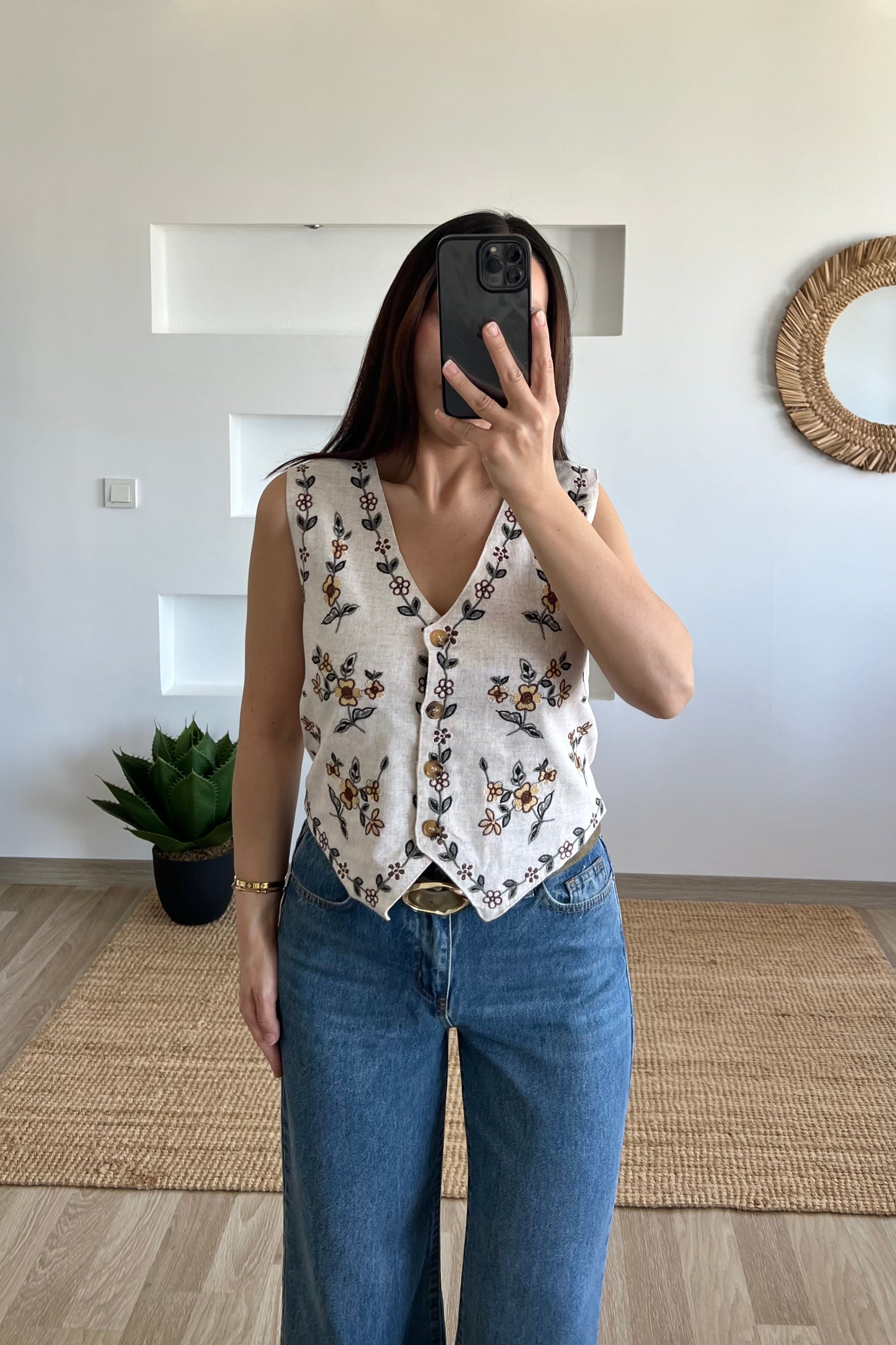 Çiçek Nakışlı Vintage Yelek uygun fiyatlarda www.butikhola.com adresinde