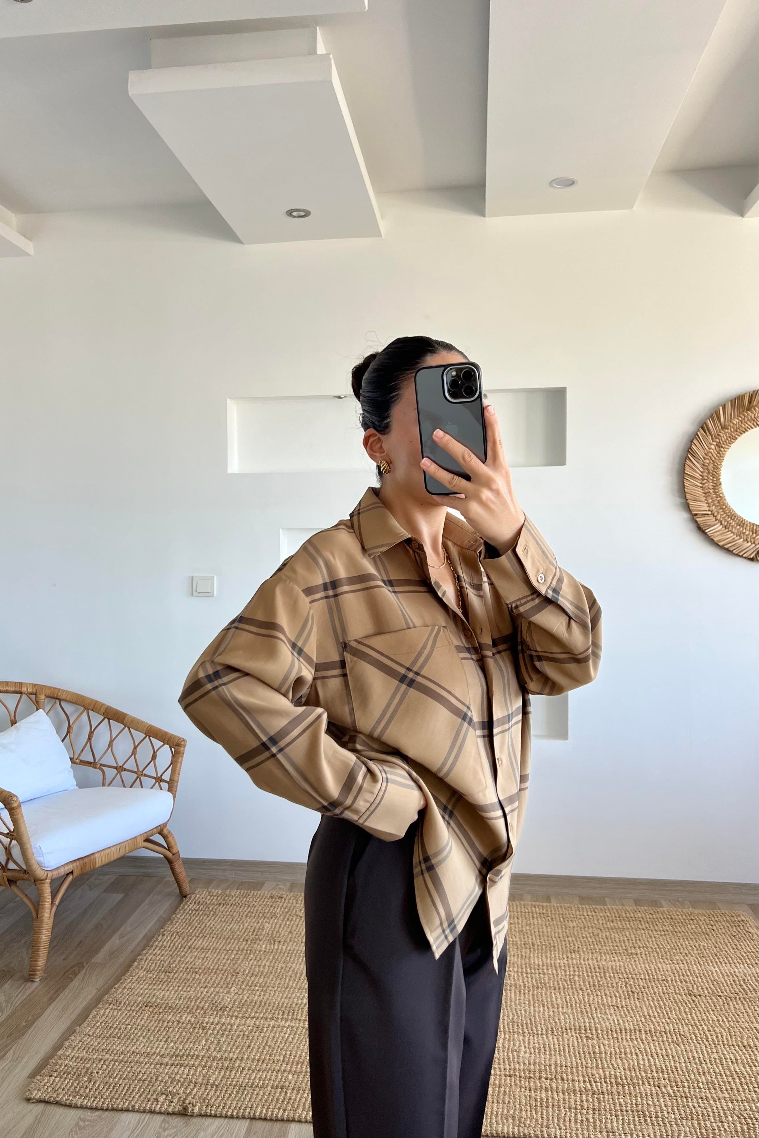 Ekoseli Büyük Cepli Gömlek uygun fiyatlarda www.butikhola.com adresinde