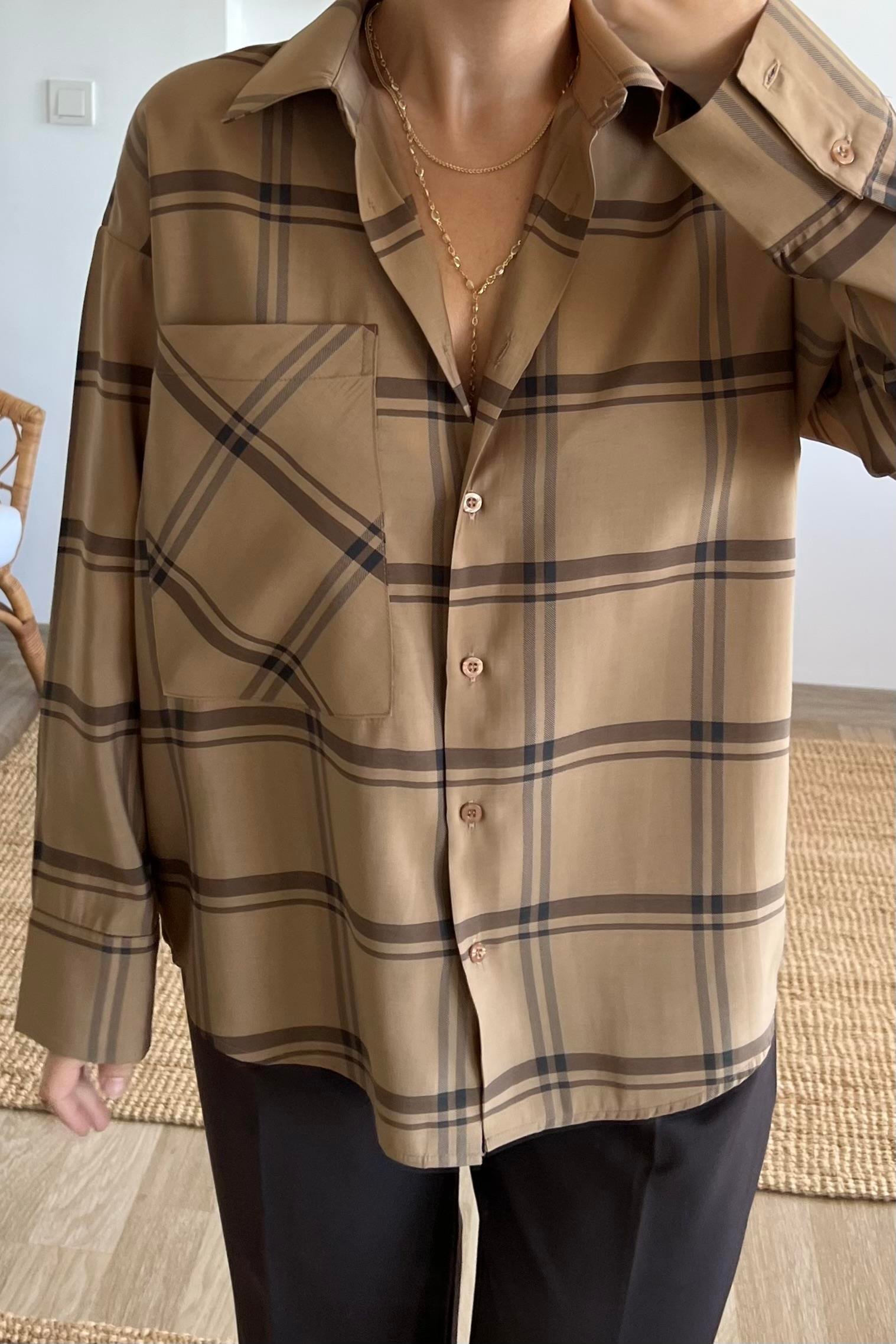 Ekoseli Büyük Cepli Gömlek uygun fiyatlarda www.butikhola.com adresinde