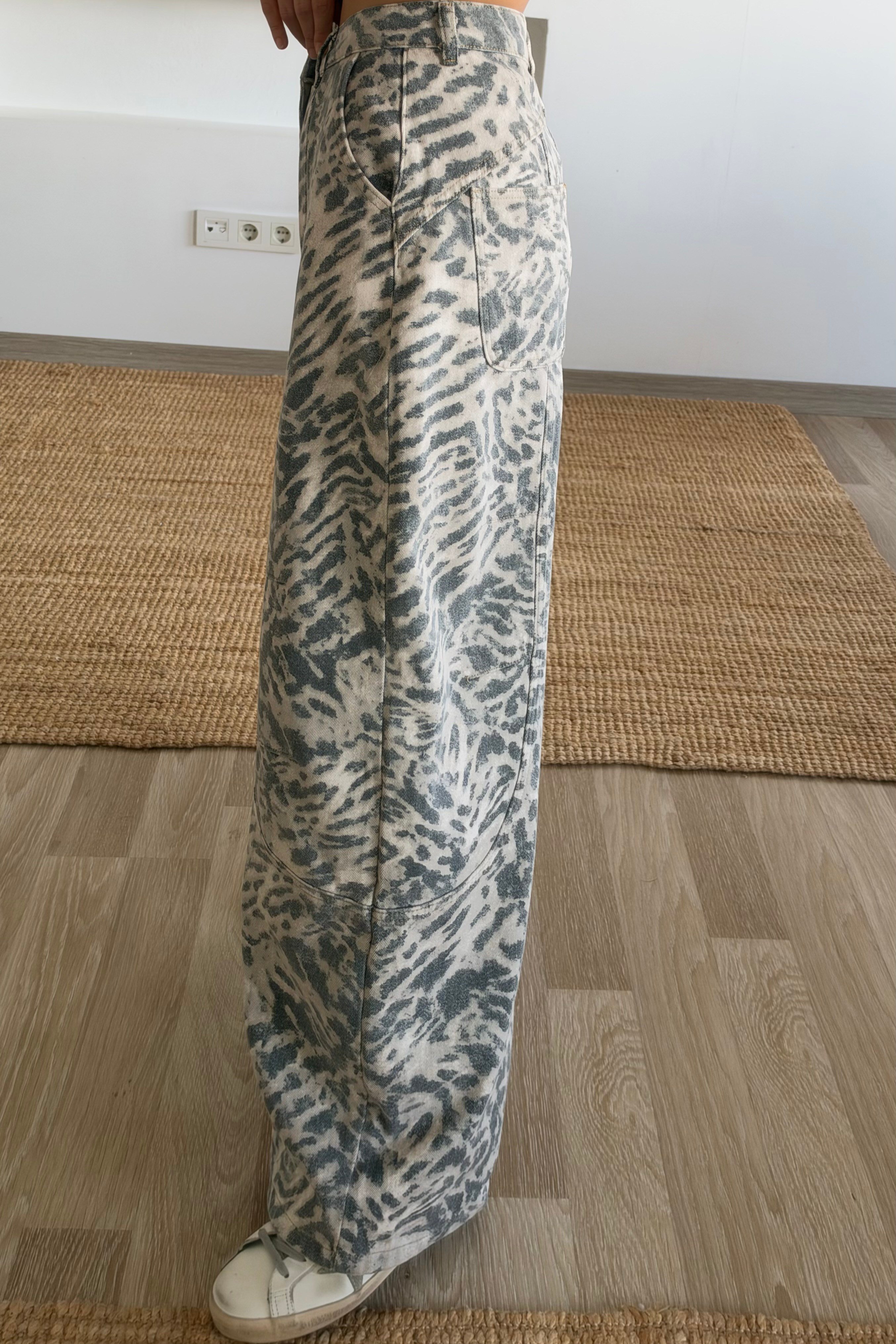 Ekru Animal Print Baggy Jean uygun fiyatlarda www.butikhola.com adresinde