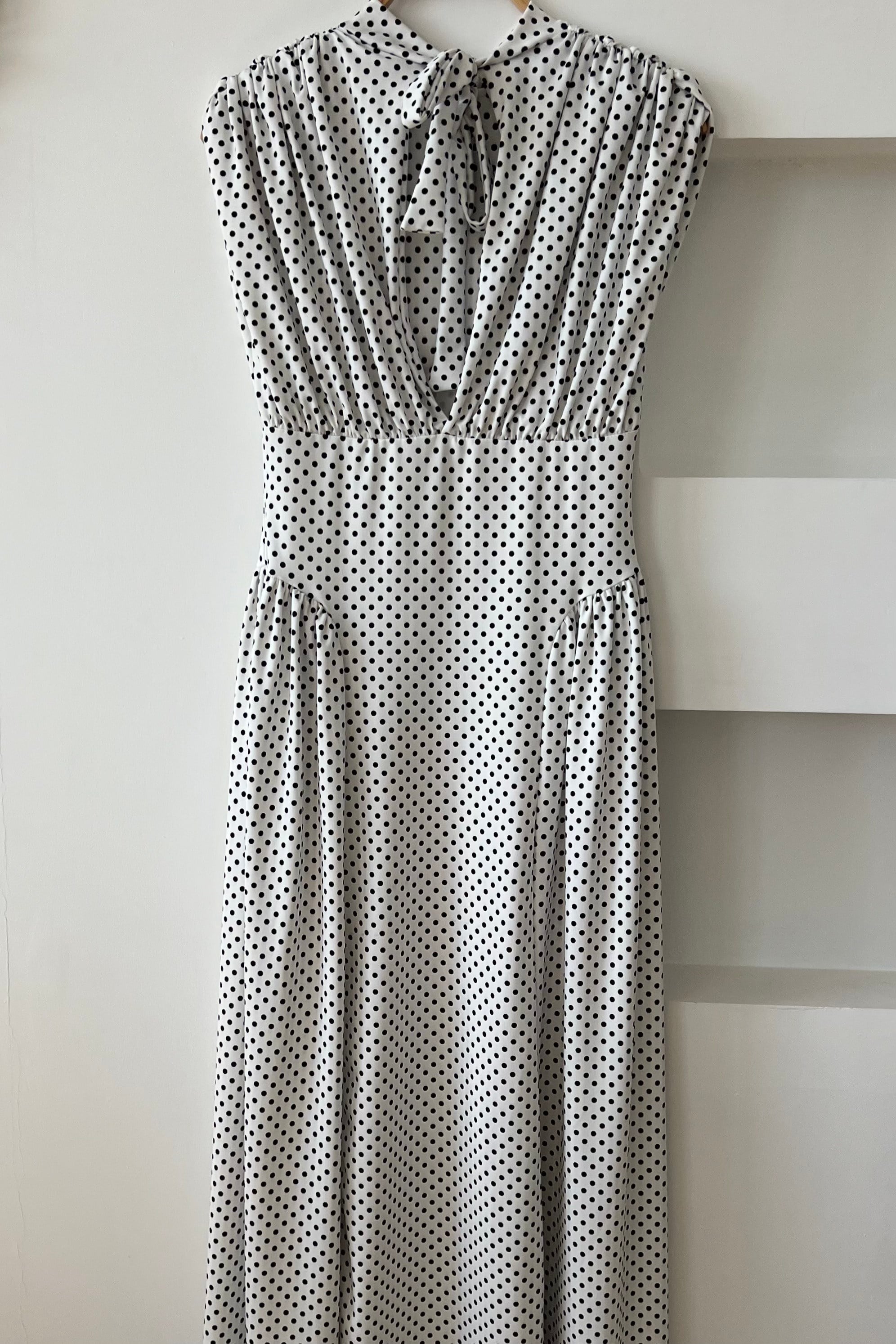 Ekru Belden Oturtmalı Puantiyeli Elbise uygun fiyatlarda www.butikhola.com adresinde
