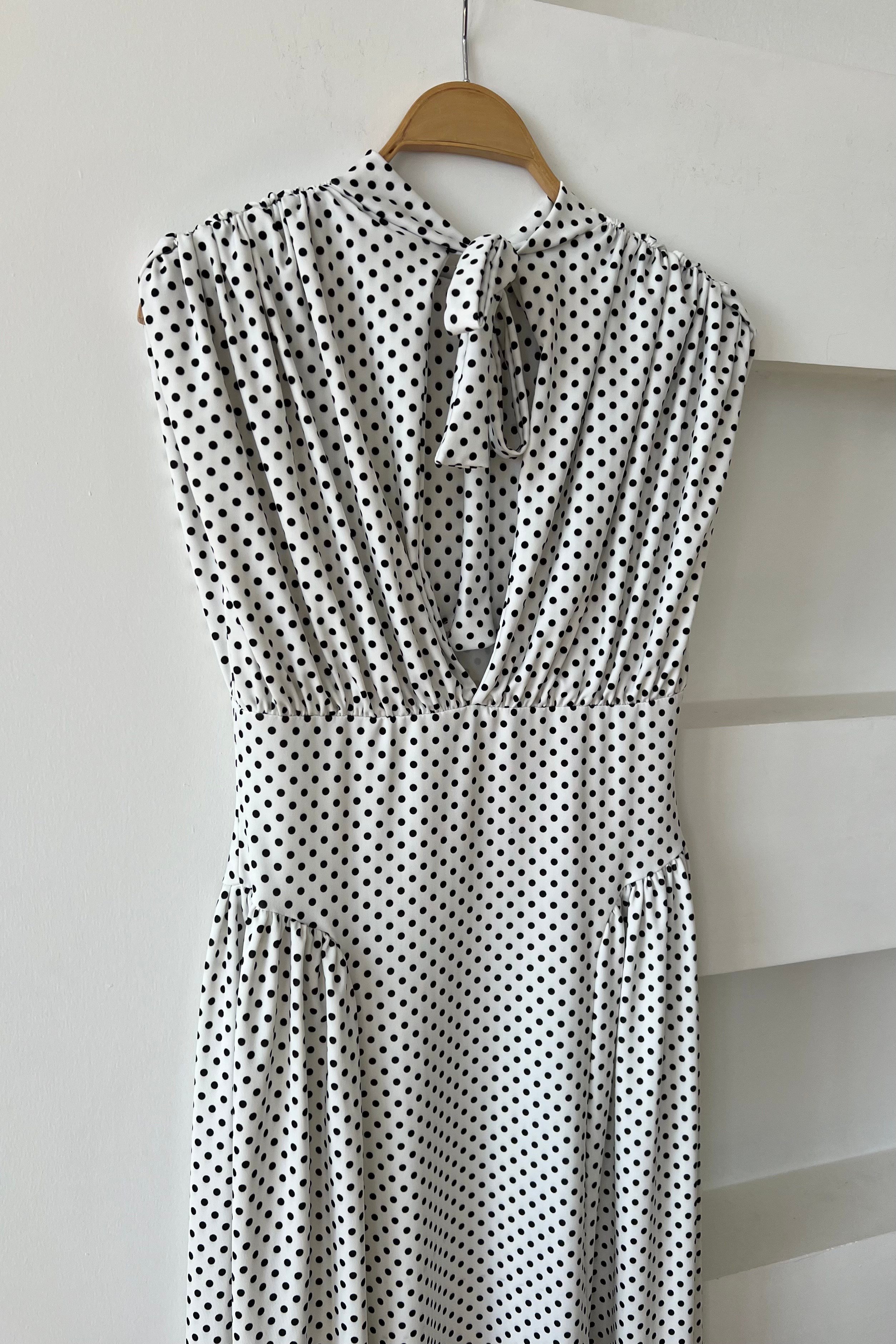 Ekru Belden Oturtmalı Puantiyeli Elbise uygun fiyatlarda www.butikhola.com adresinde