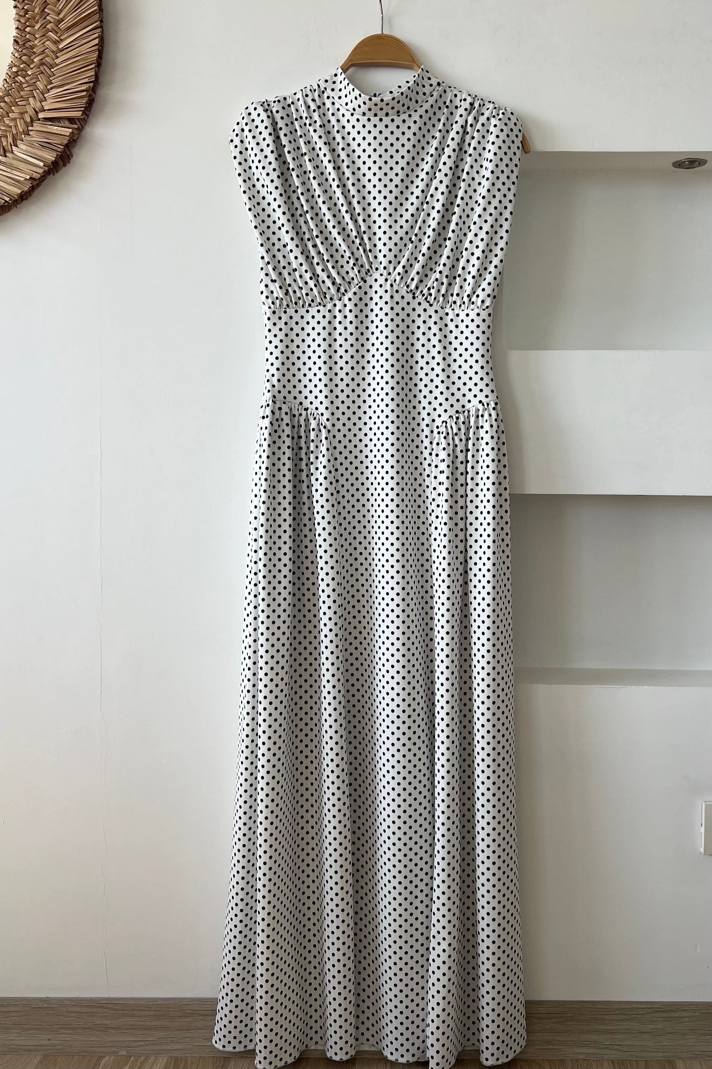 Ekru Belden Oturtmalı Puantiyeli Elbise uygun fiyatlarda www.butikhola.com adresinde