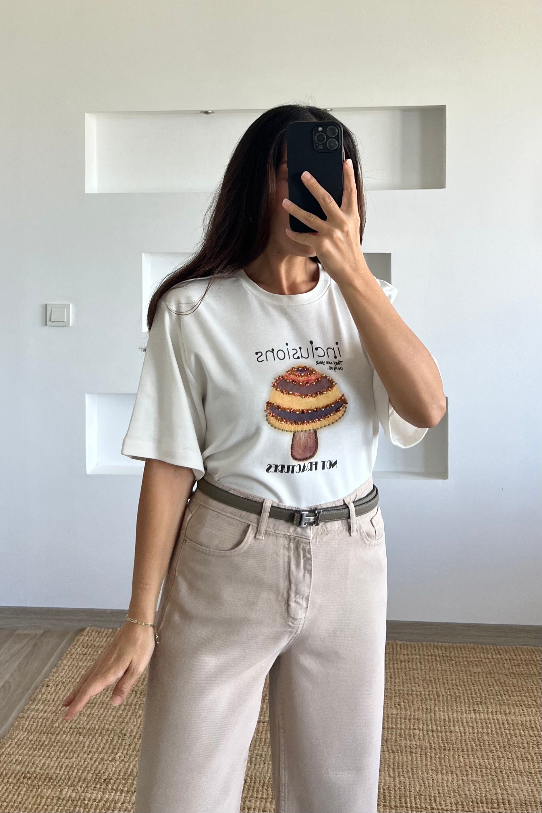 Ekru Boncuk İşlemeli Tshirt uygun fiyatlarda www.butikhola.com adresinde