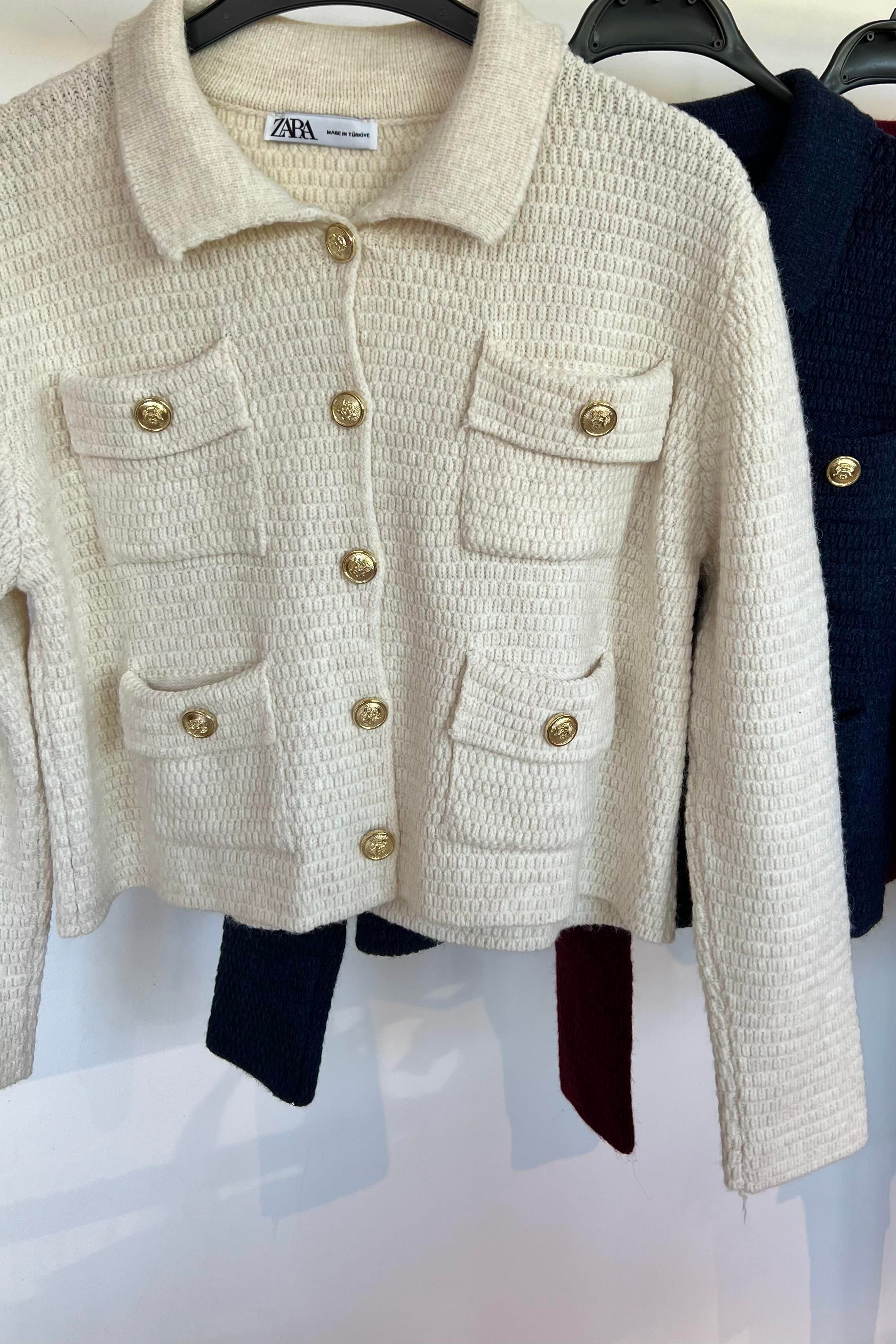 Ekru Cepli ve Gold Düğme Detaylı Hırka  uygun fiyatlarda www.butikhola.com adresinde