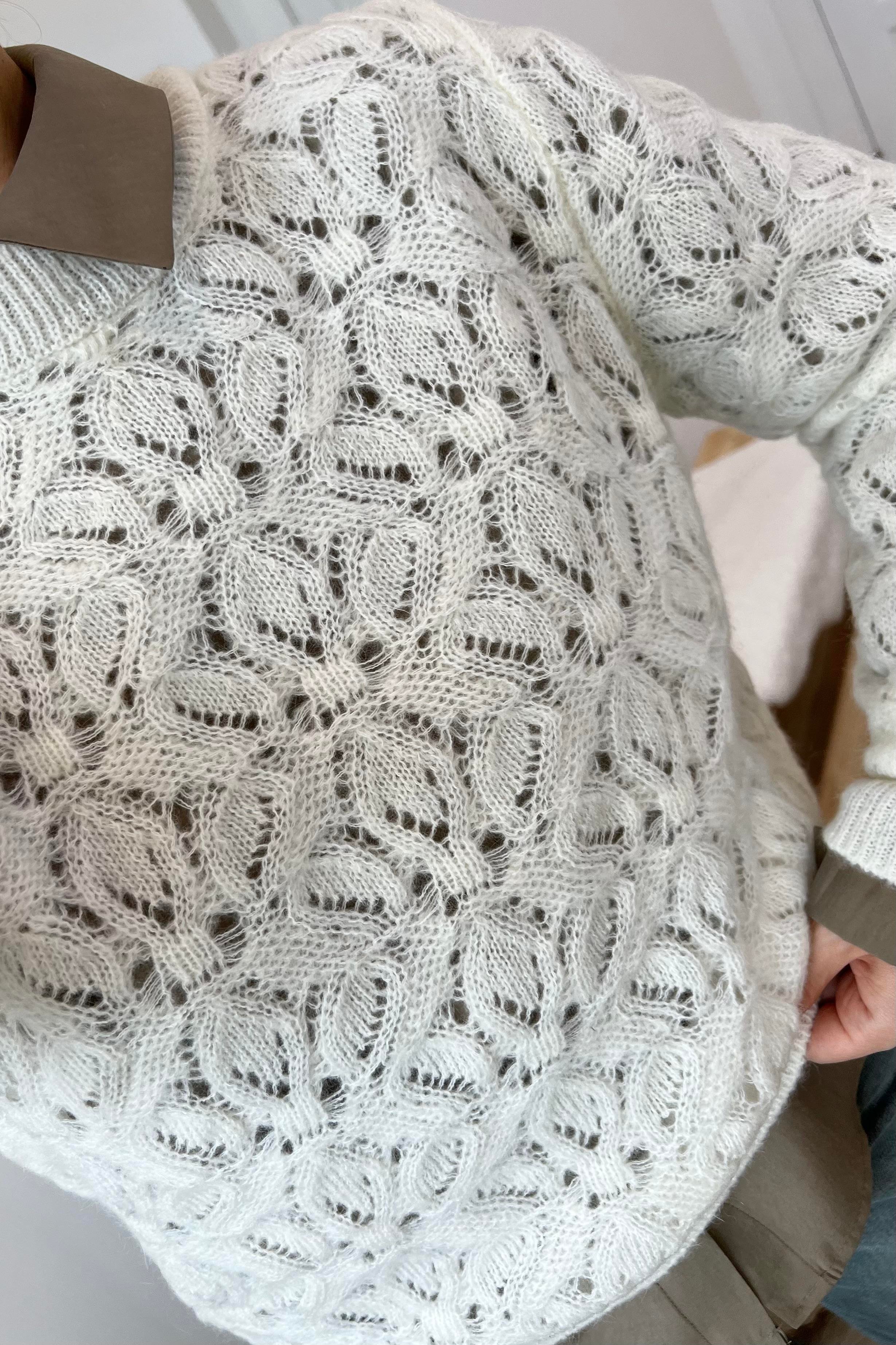 Ekru Çiçek Motifli Kazak uygun fiyatlarda www.butikhola.com adresinde