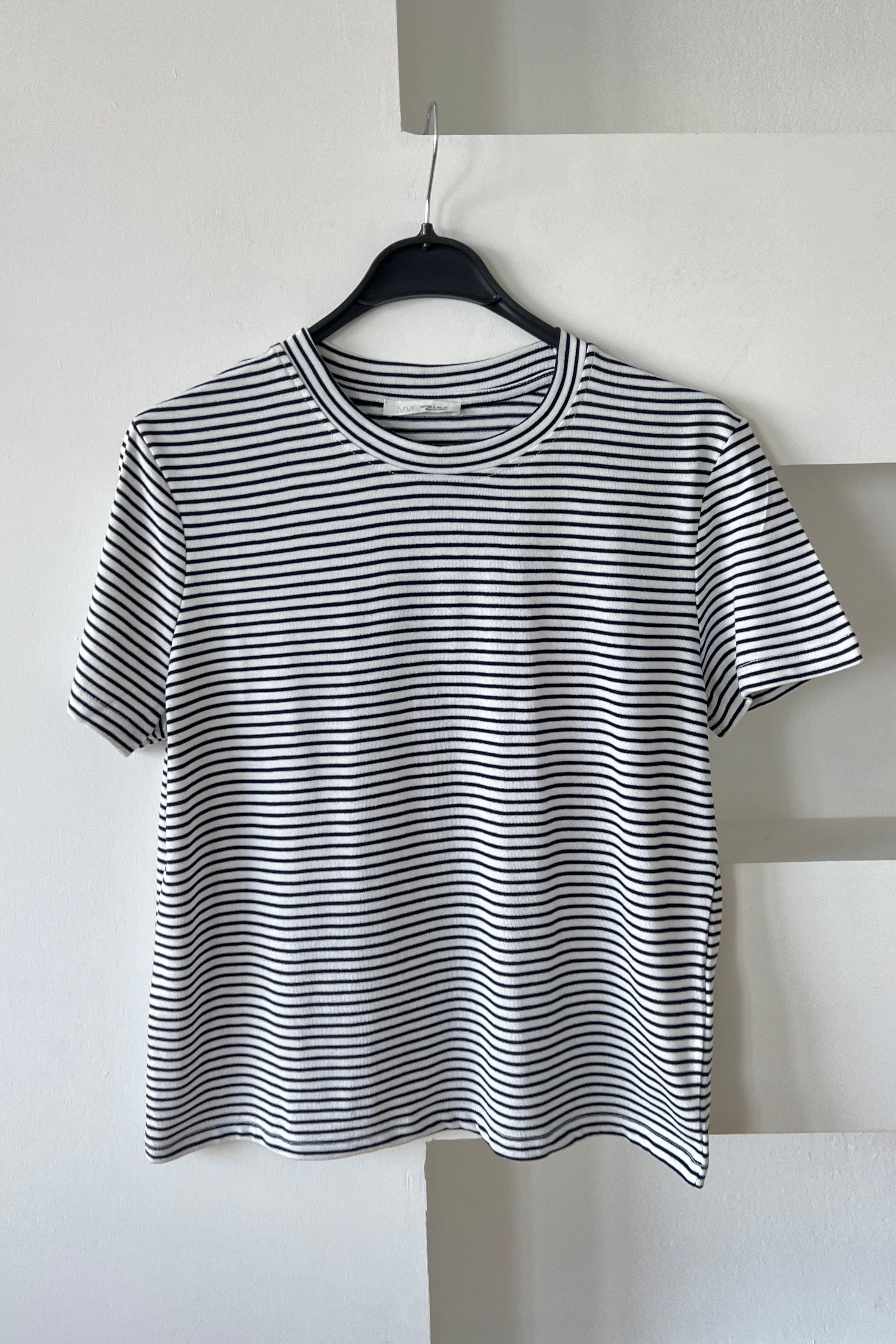 Ekru Çizgili Basic Tshirt uygun fiyatlarda www.butikhola.com adresinde