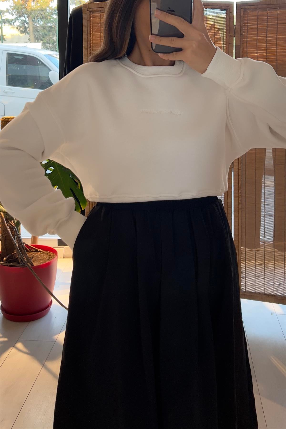 Ekru Ck Crop Sweatshirt uygun fiyatlarda www.butikhola.com adresinde