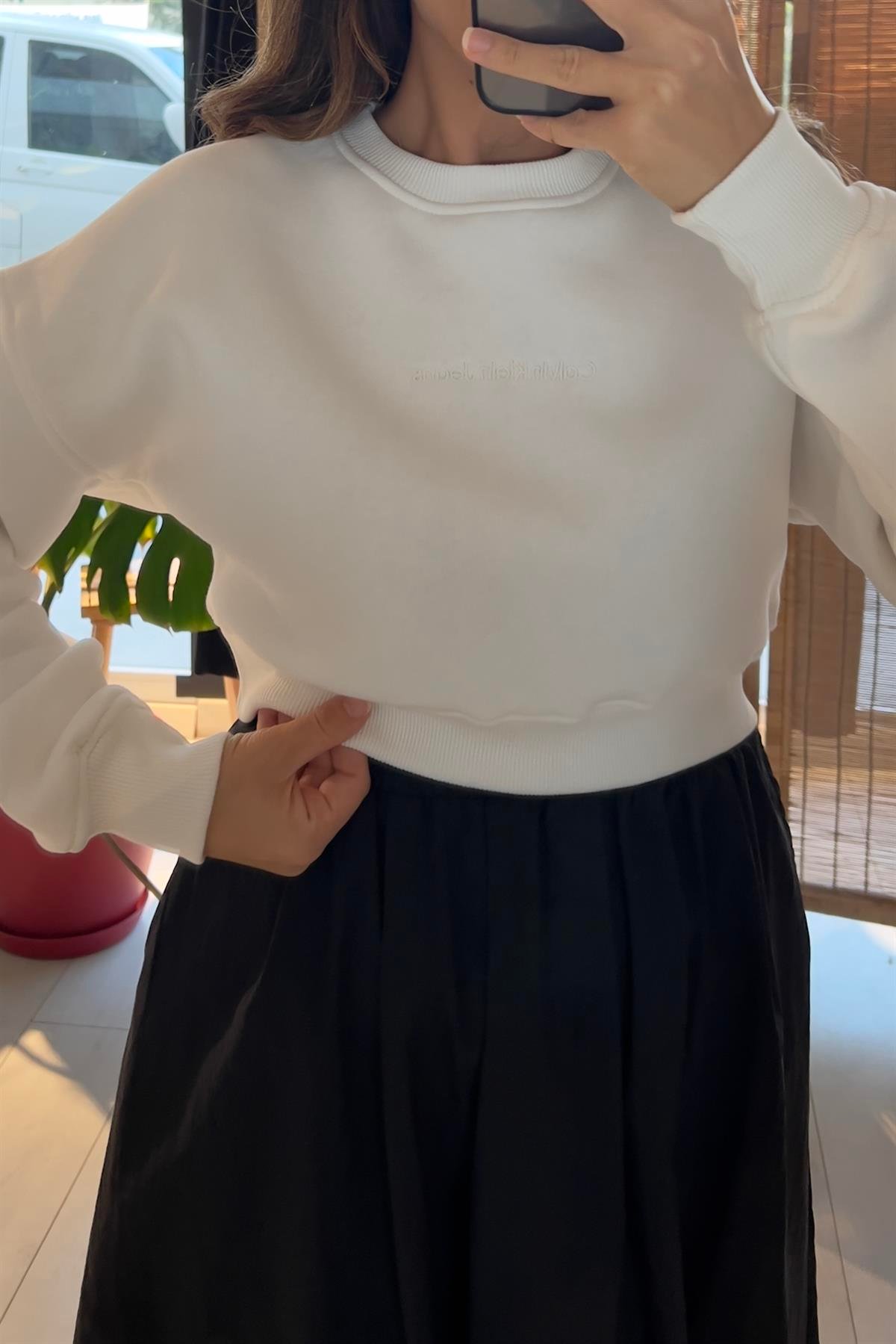 Ekru Ck Crop Sweatshirt uygun fiyatlarda www.butikhola.com adresinde