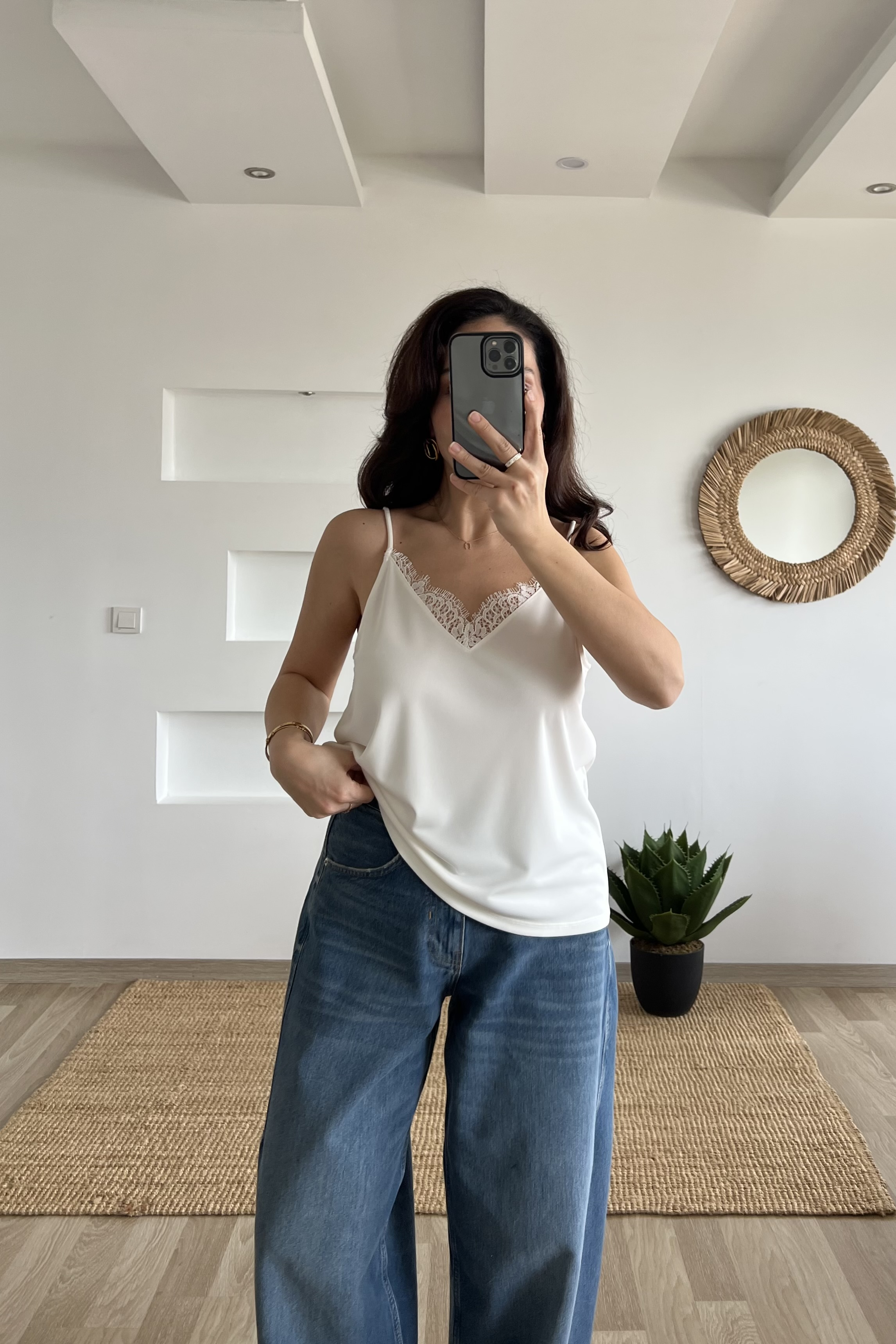 Ekru Dantel Detaylı Askılı Bluz uygun fiyatlarda www.butikhola.com adresinde