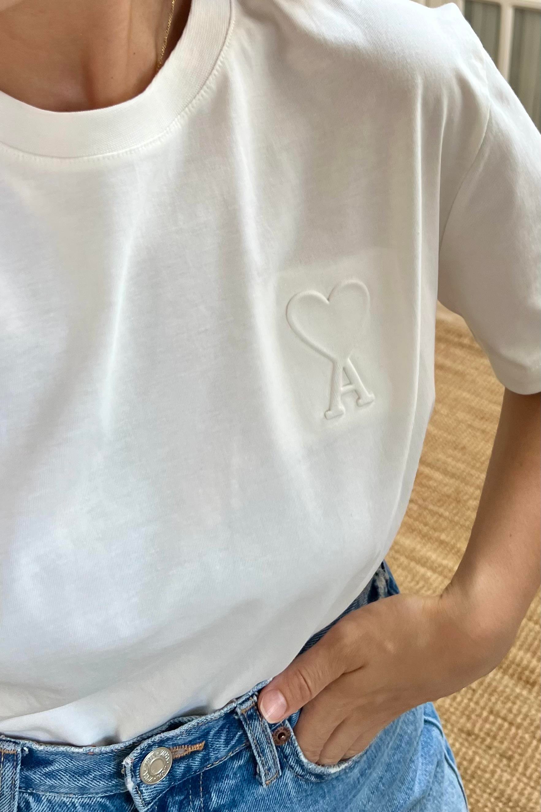 Ekru Kabartmalı Harf  Logolu Tshirt uygun fiyatlarda www.butikhola.com adresinde