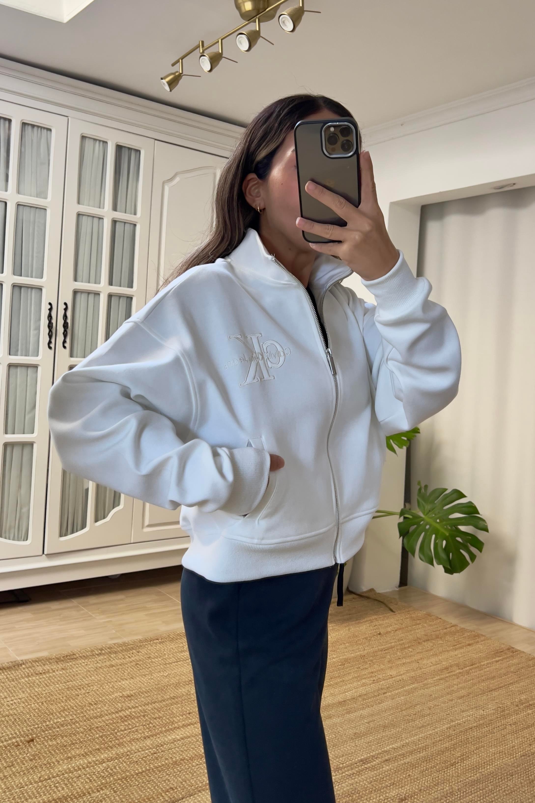 Ekru Logo Nakışlı Fermuarlı Sweatshirt uygun fiyatlarda www.butikhola.com adresinde