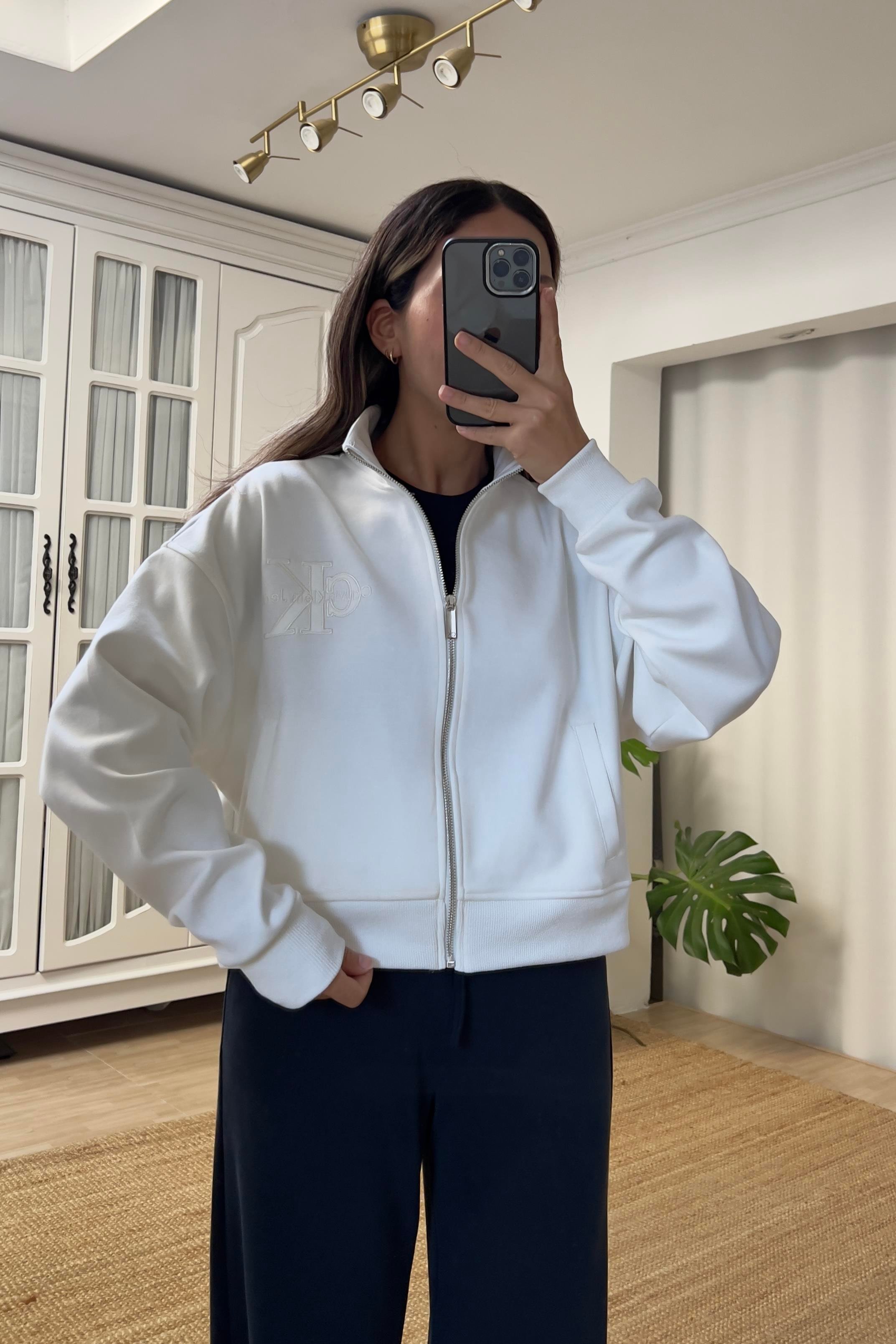 Ekru Logo Nakışlı Fermuarlı Sweatshirt uygun fiyatlarda www.butikhola.com adresinde