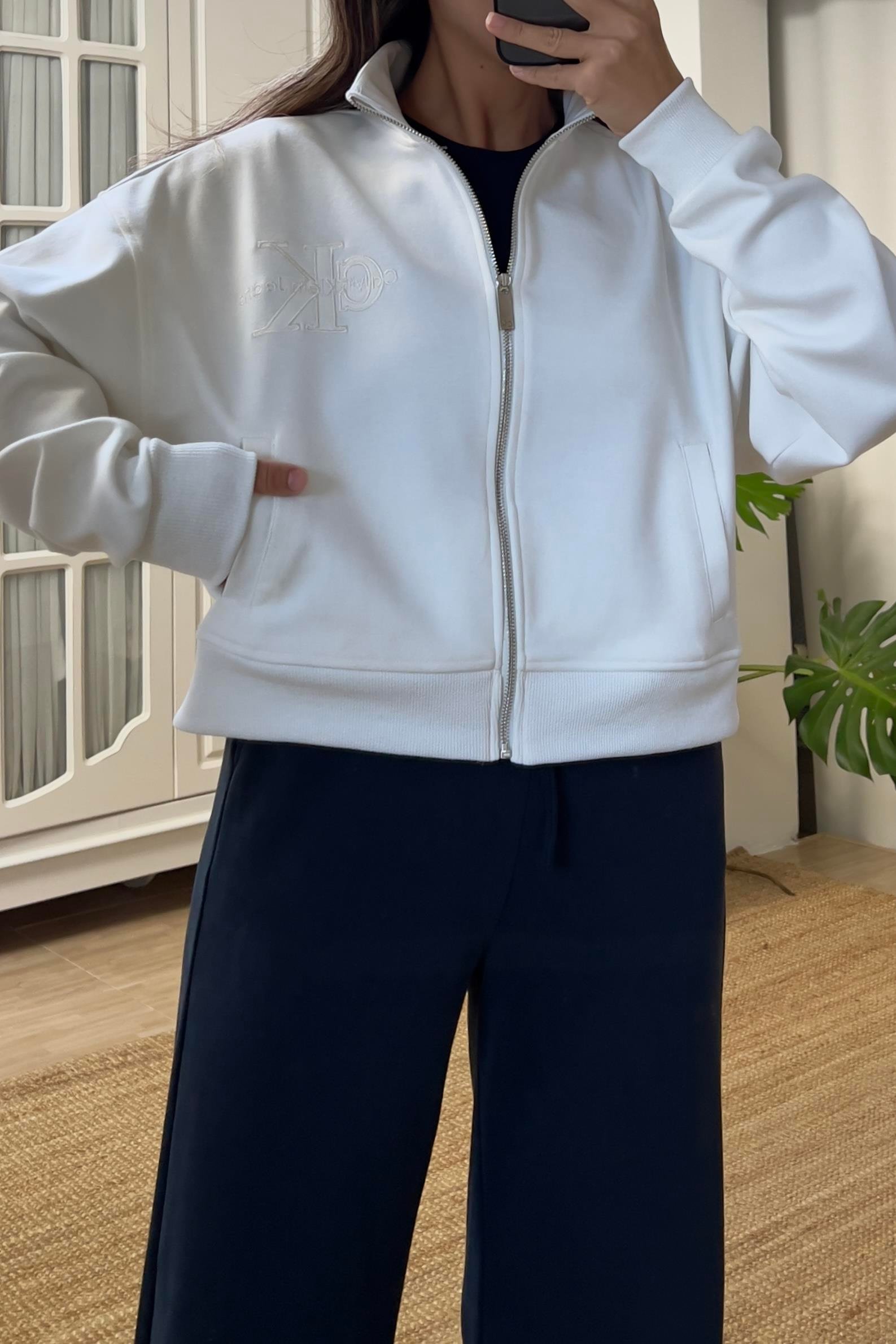 Ekru Logo Nakışlı Fermuarlı Sweatshirt uygun fiyatlarda www.butikhola.com adresinde