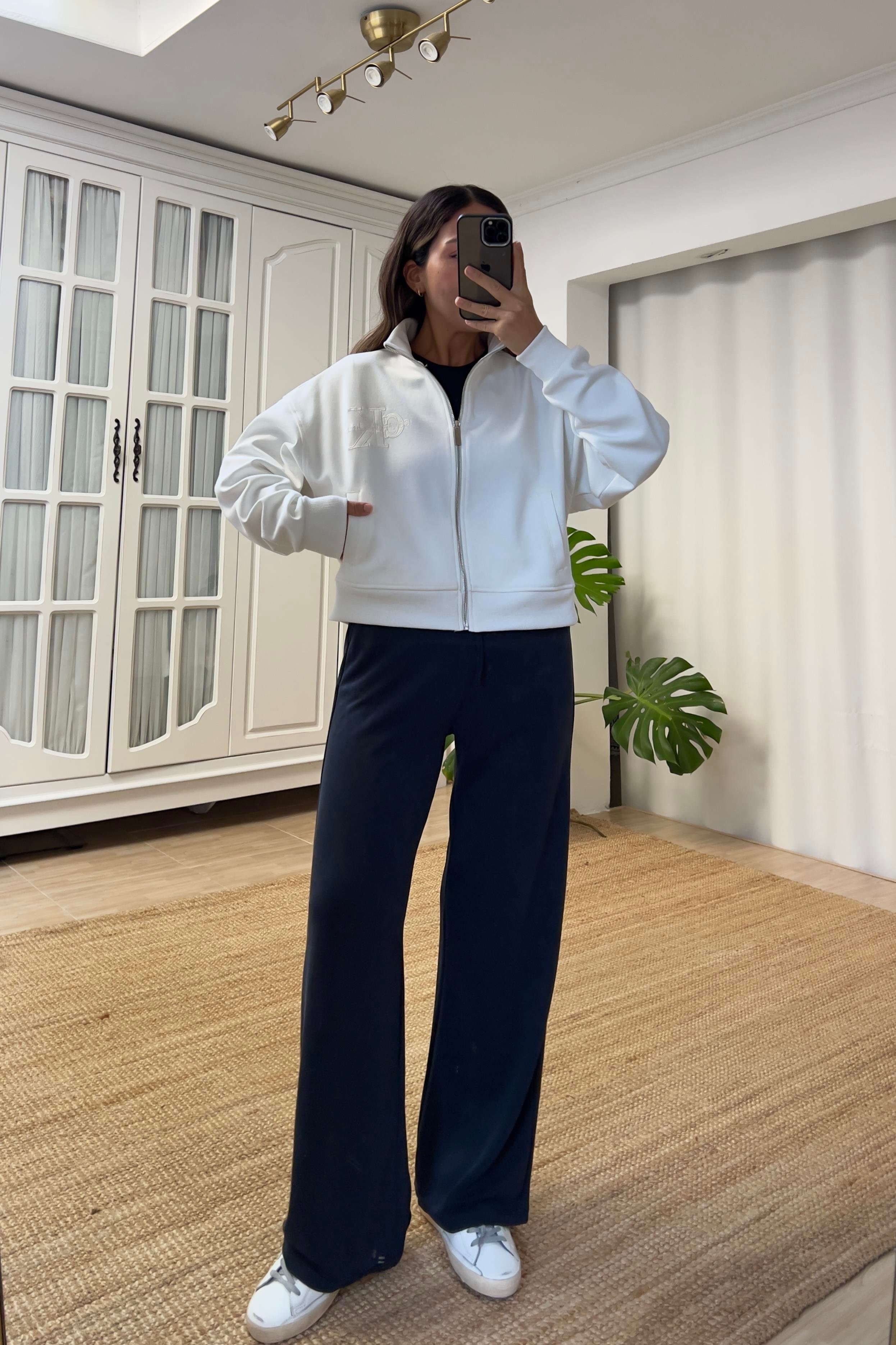 Ekru Logo Nakışlı Fermuarlı Sweatshirt uygun fiyatlarda www.butikhola.com adresinde