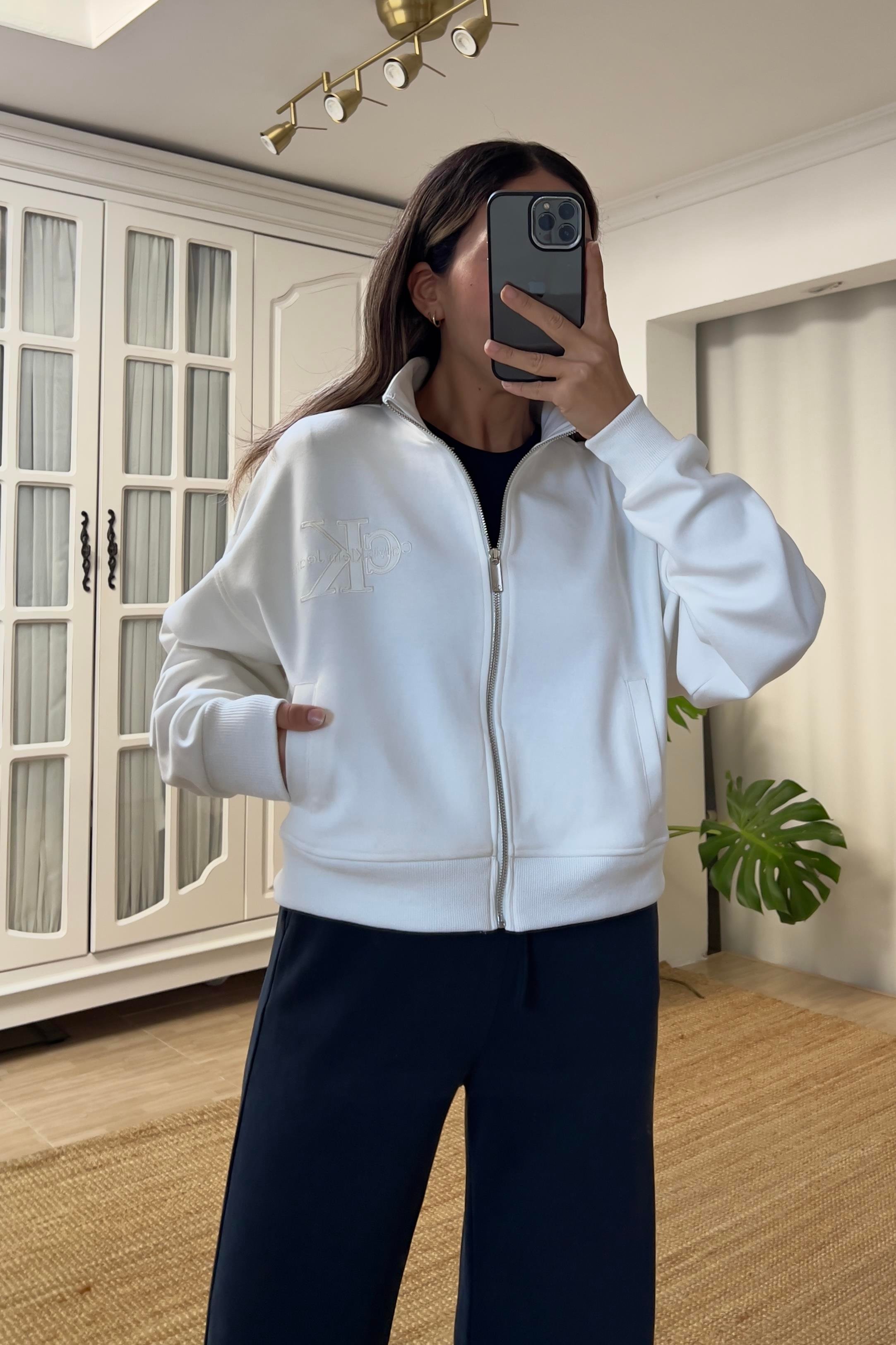 Ekru Logo Nakışlı Fermuarlı Sweatshirt uygun fiyatlarda www.butikhola.com adresinde