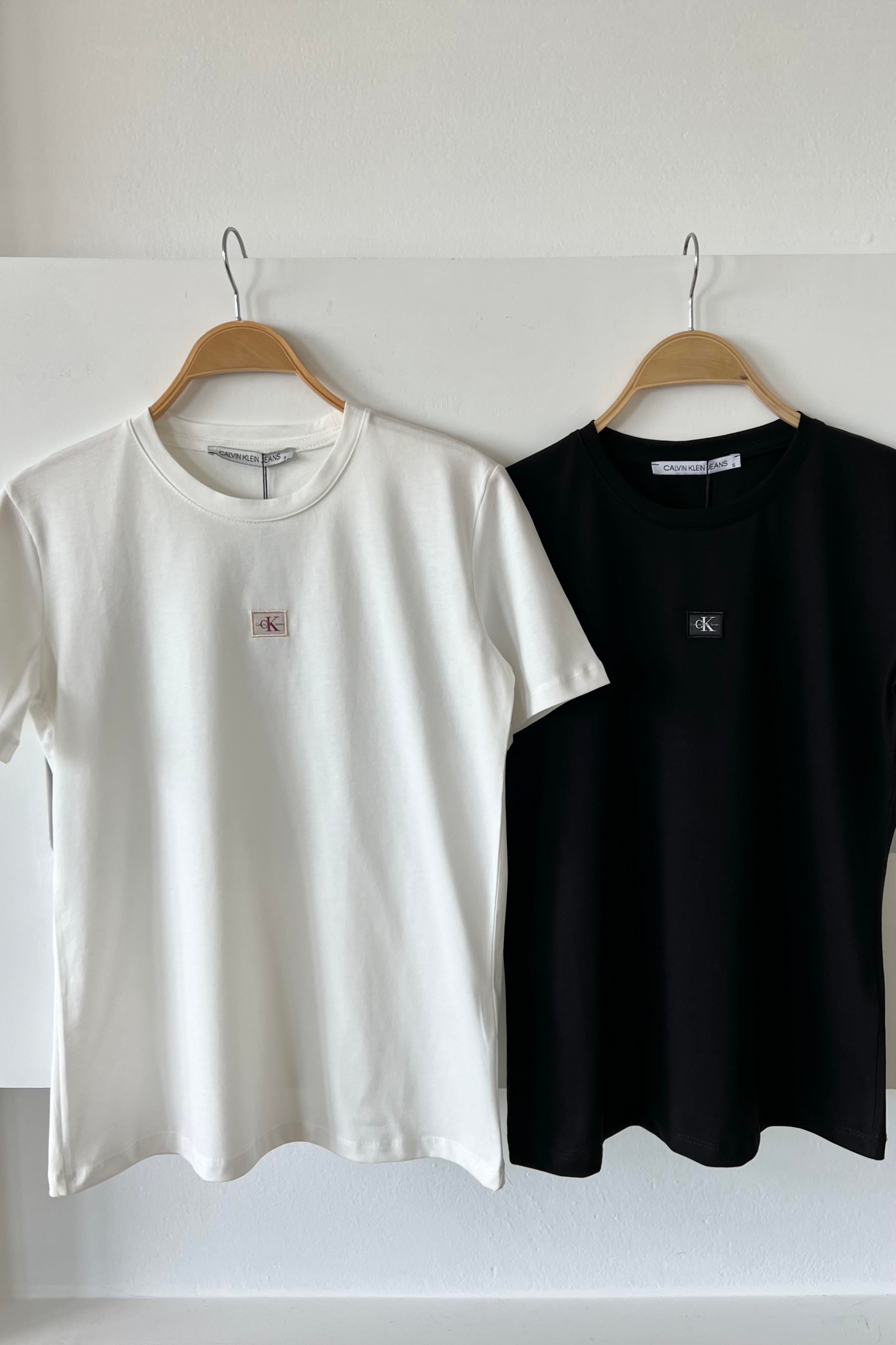 Ekru Mini Logo Nakışlı Tshirt uygun fiyatlarda www.butikhola.com adresinde