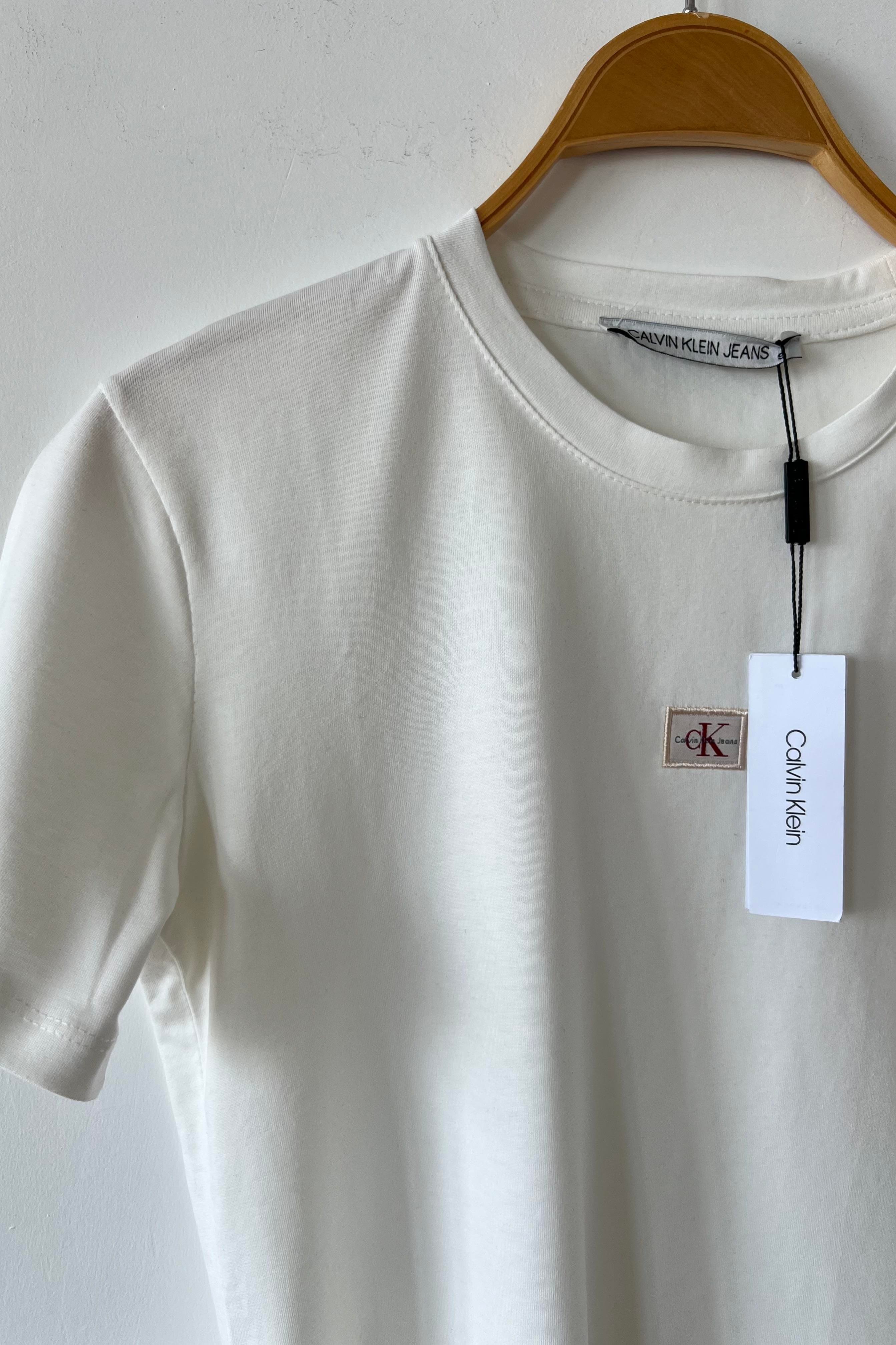 Ekru Mini Logo Nakışlı Tshirt uygun fiyatlarda www.butikhola.com adresinde