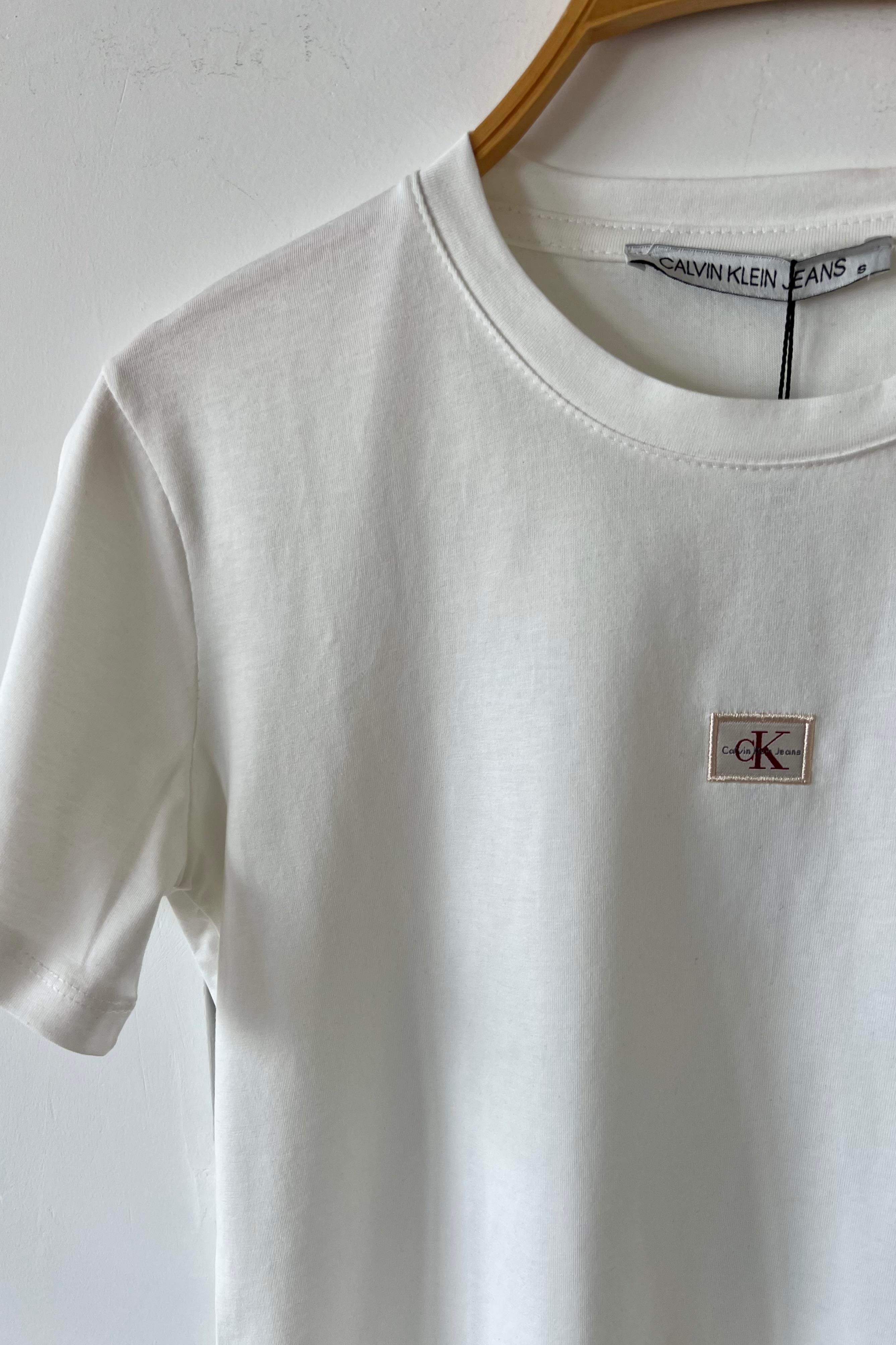 Ekru Mini Logo Nakışlı Tshirt uygun fiyatlarda www.butikhola.com adresinde