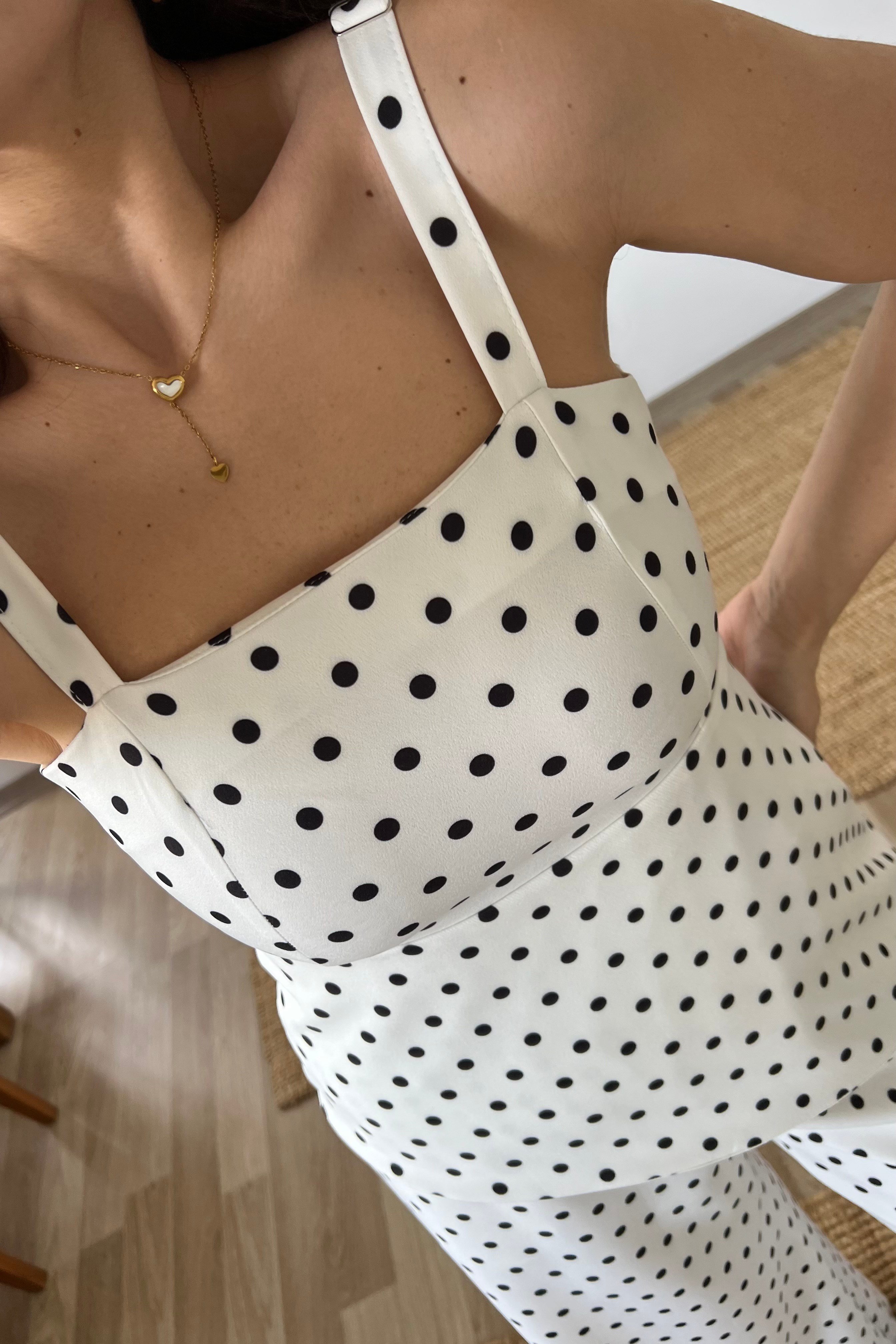 Ekru Puantiyeli Ayarlanabilir Askılı Bluz Pantolon Takım uygun fiyatlarda www.butikhola.com adresinde