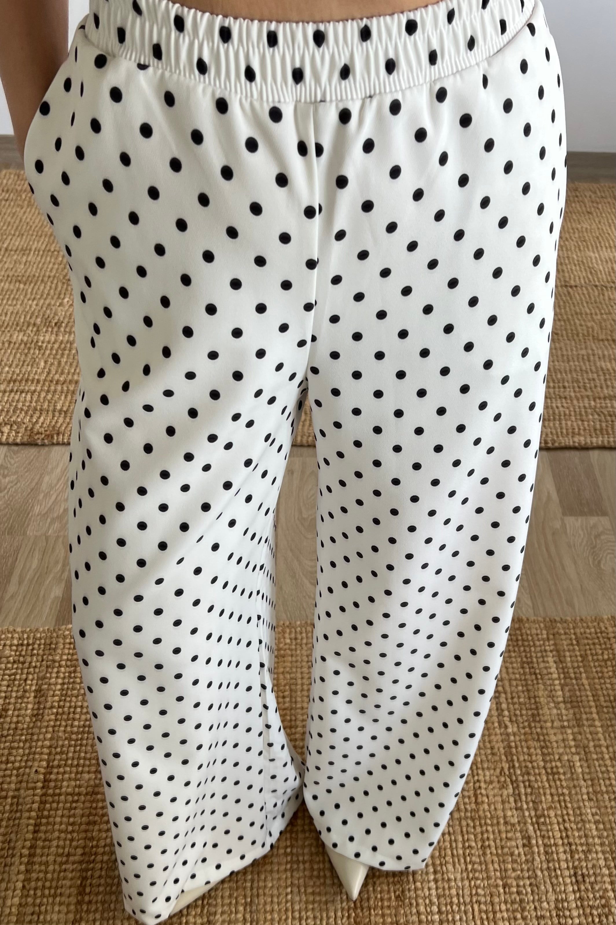 Ekru Puantiyeli Ayarlanabilir Askılı Bluz Pantolon Takım uygun fiyatlarda www.butikhola.com adresinde
