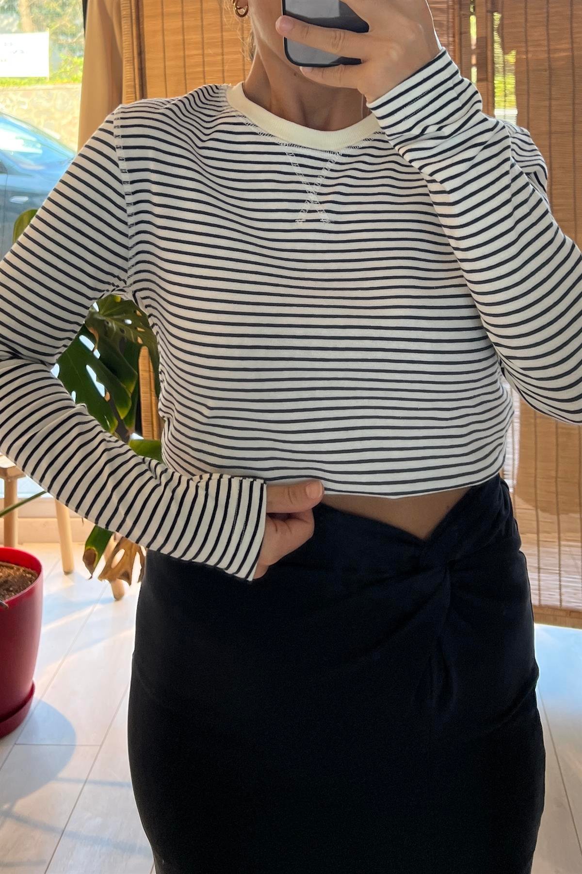Ekru Siyah Çizgili Biyeli Sweatshirt uygun fiyatlarda www.butikhola.com adresinde
