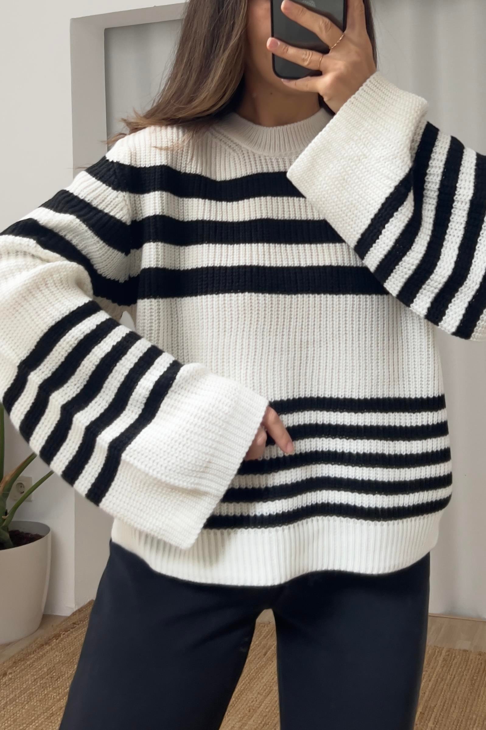 Ekru Siyah Çizgili Salaş Kazak uygun fiyatlarda www.butikhola.com adresinde
